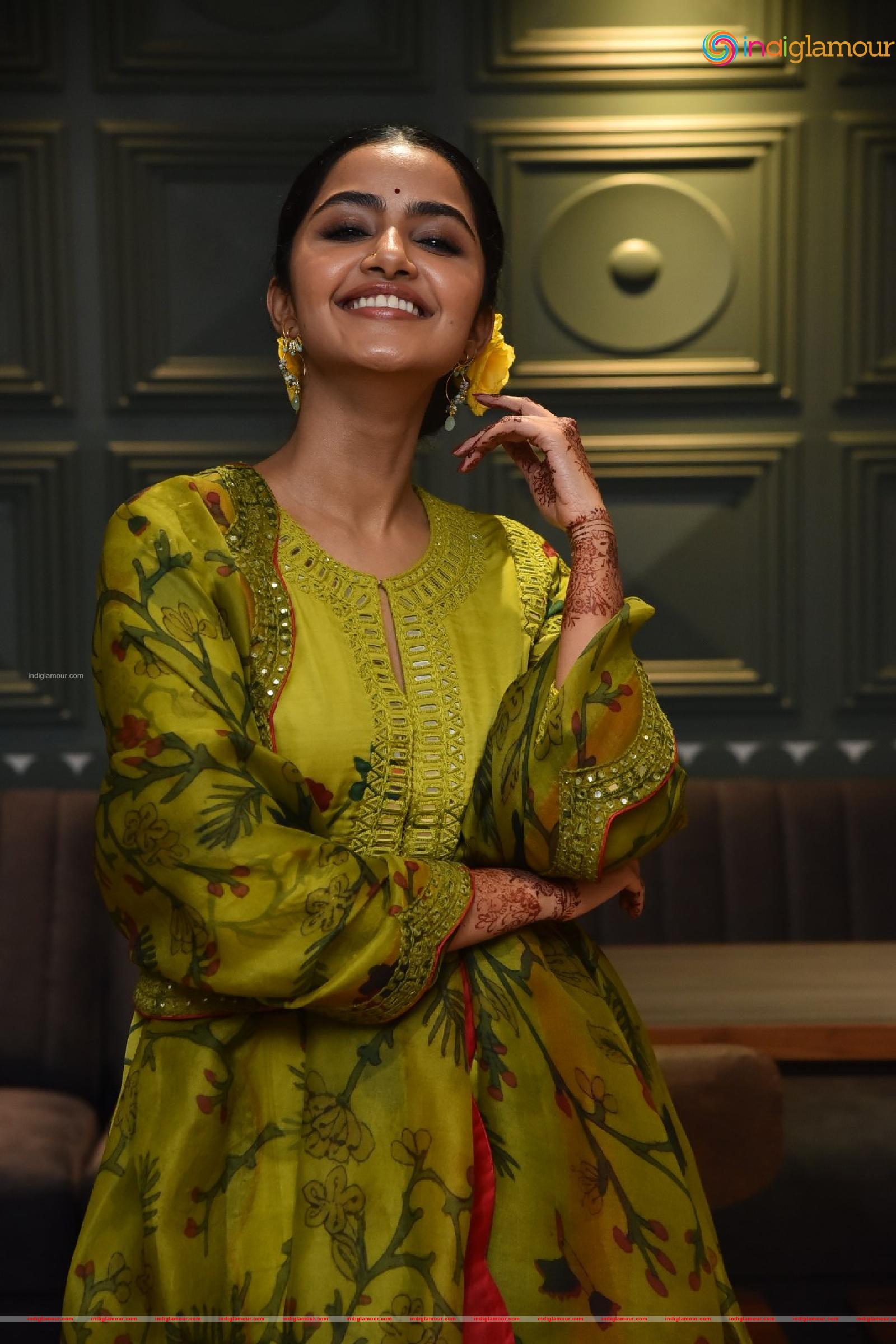 Anupama Parameswaran Actress hd photo