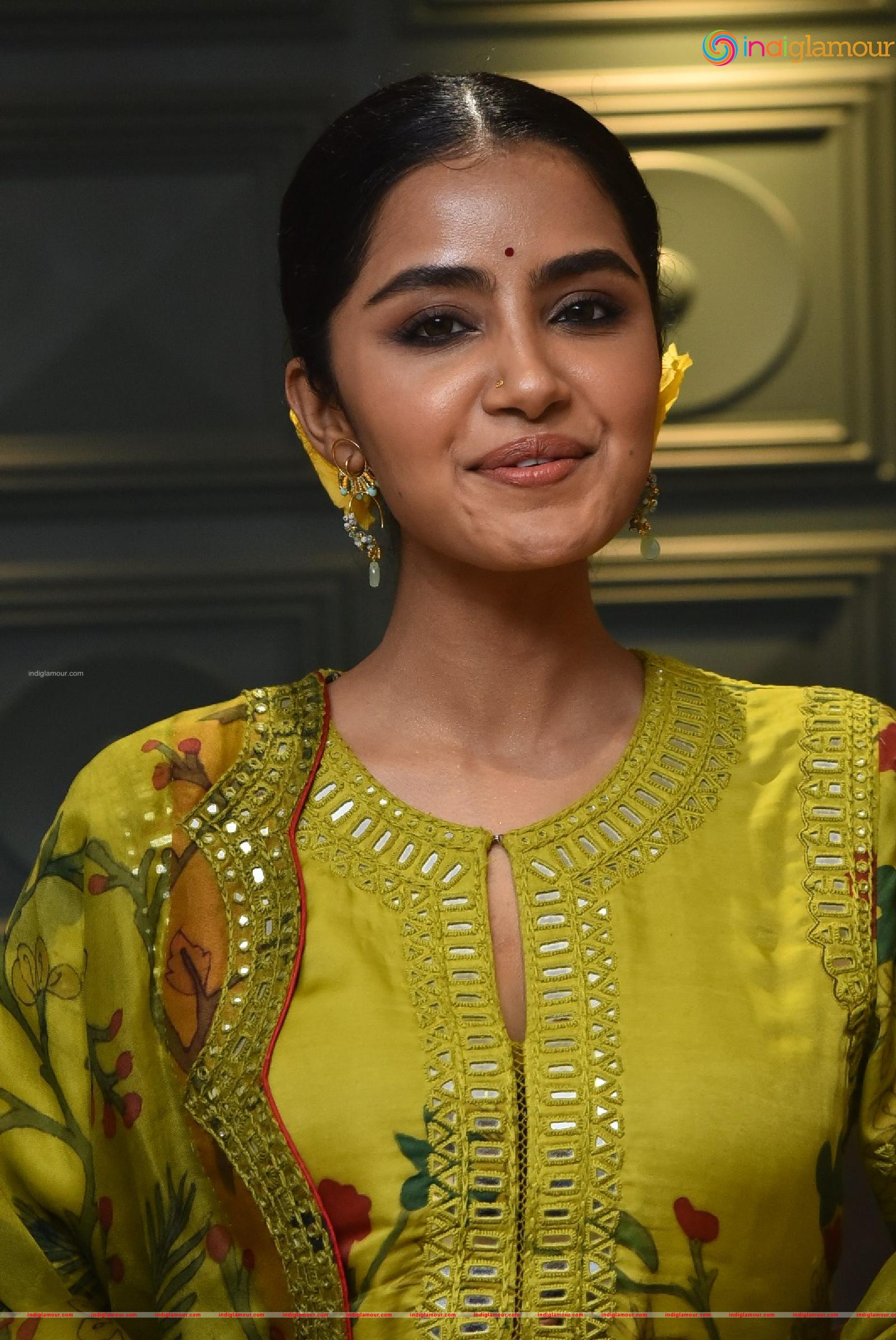 Anupama Parameswaran Actress hd photo