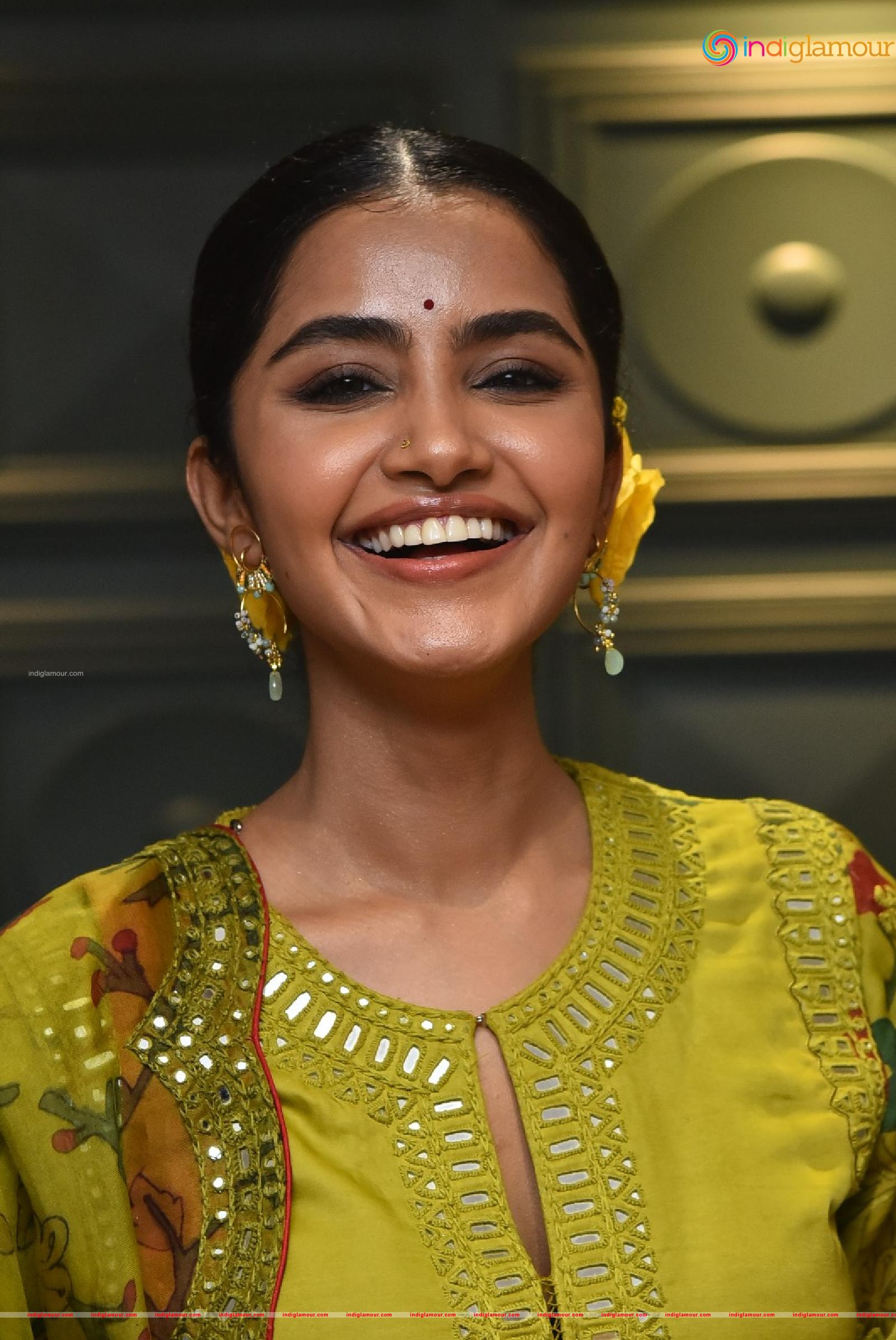 Anupama Parameswaran Actress hd photo