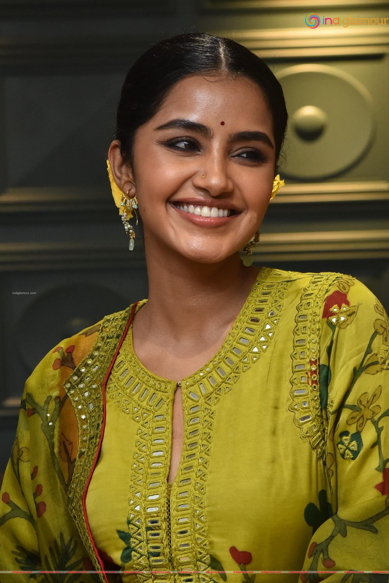 Anupama Parameswaran Actress hd photo