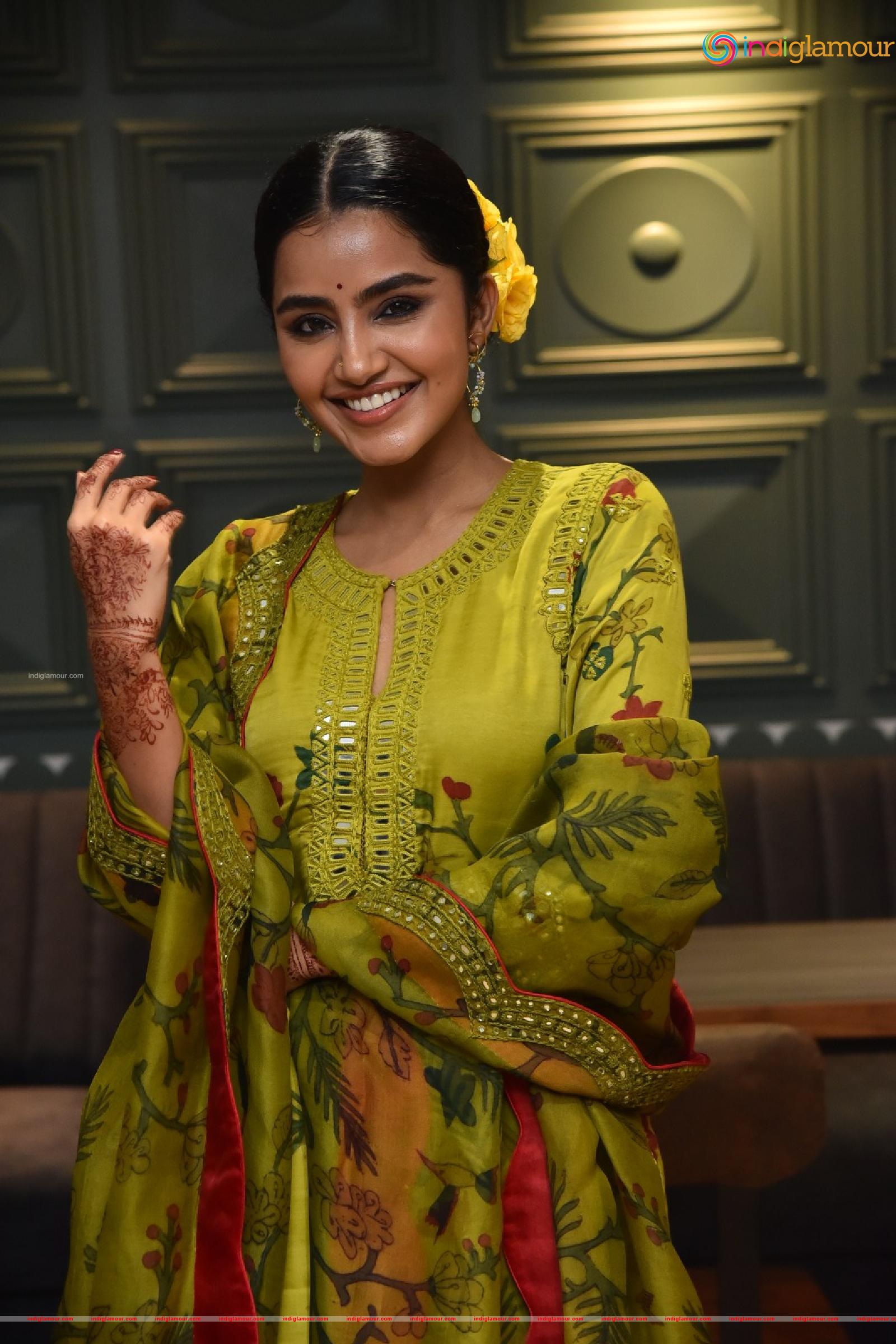 Anupama Parameswaran Actress hd photo