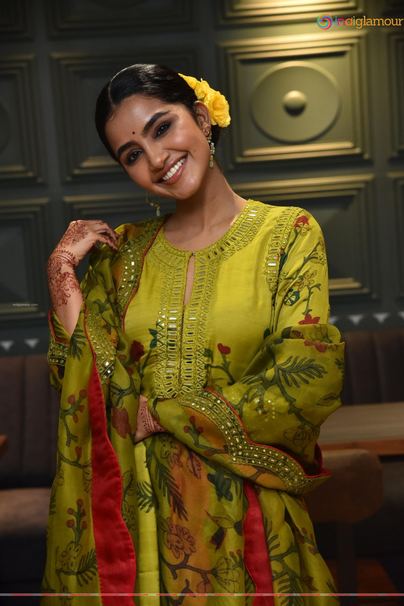 Anupama Parameswaran Actress hd photo