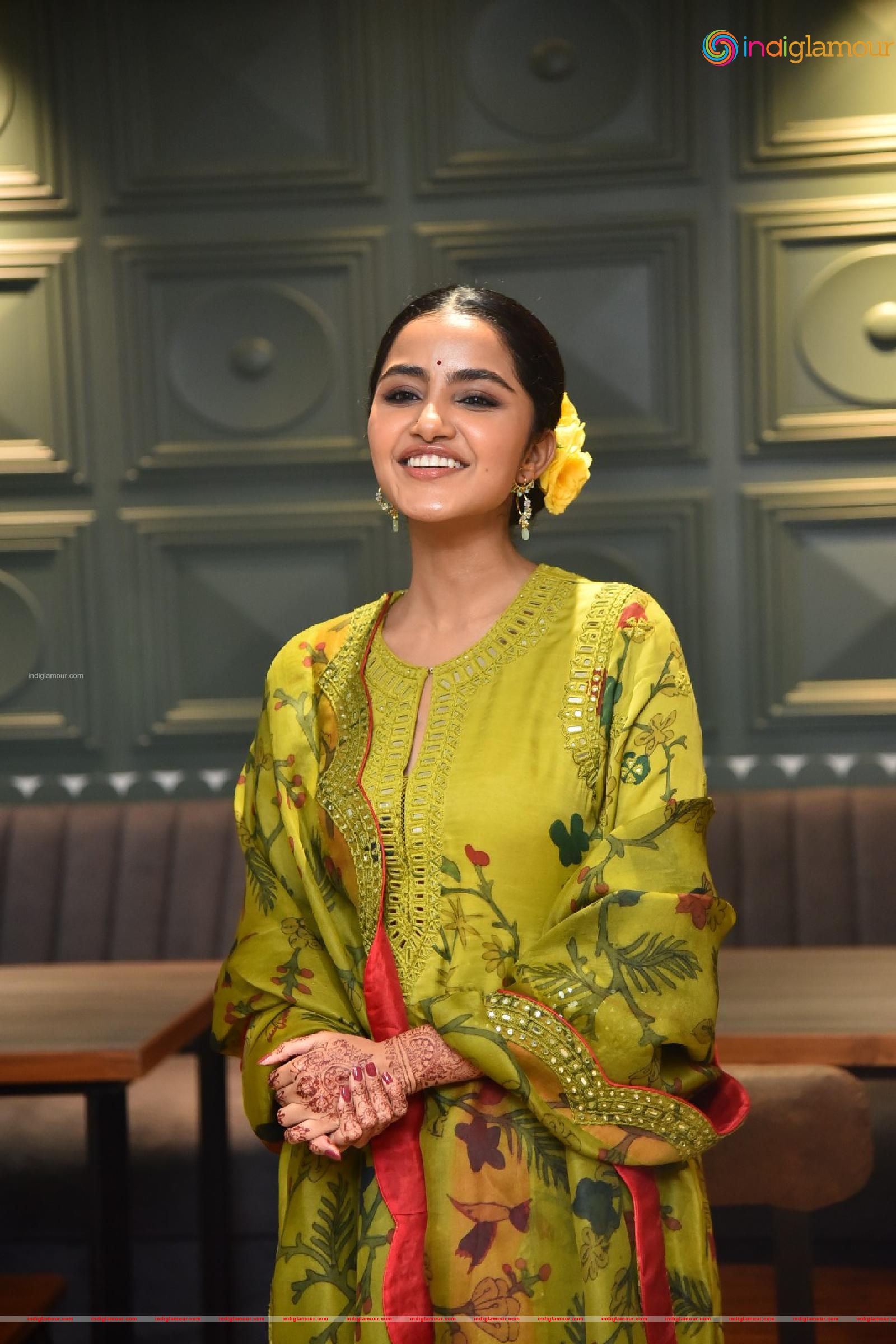 Anupama Parameswaran Actress hd photo