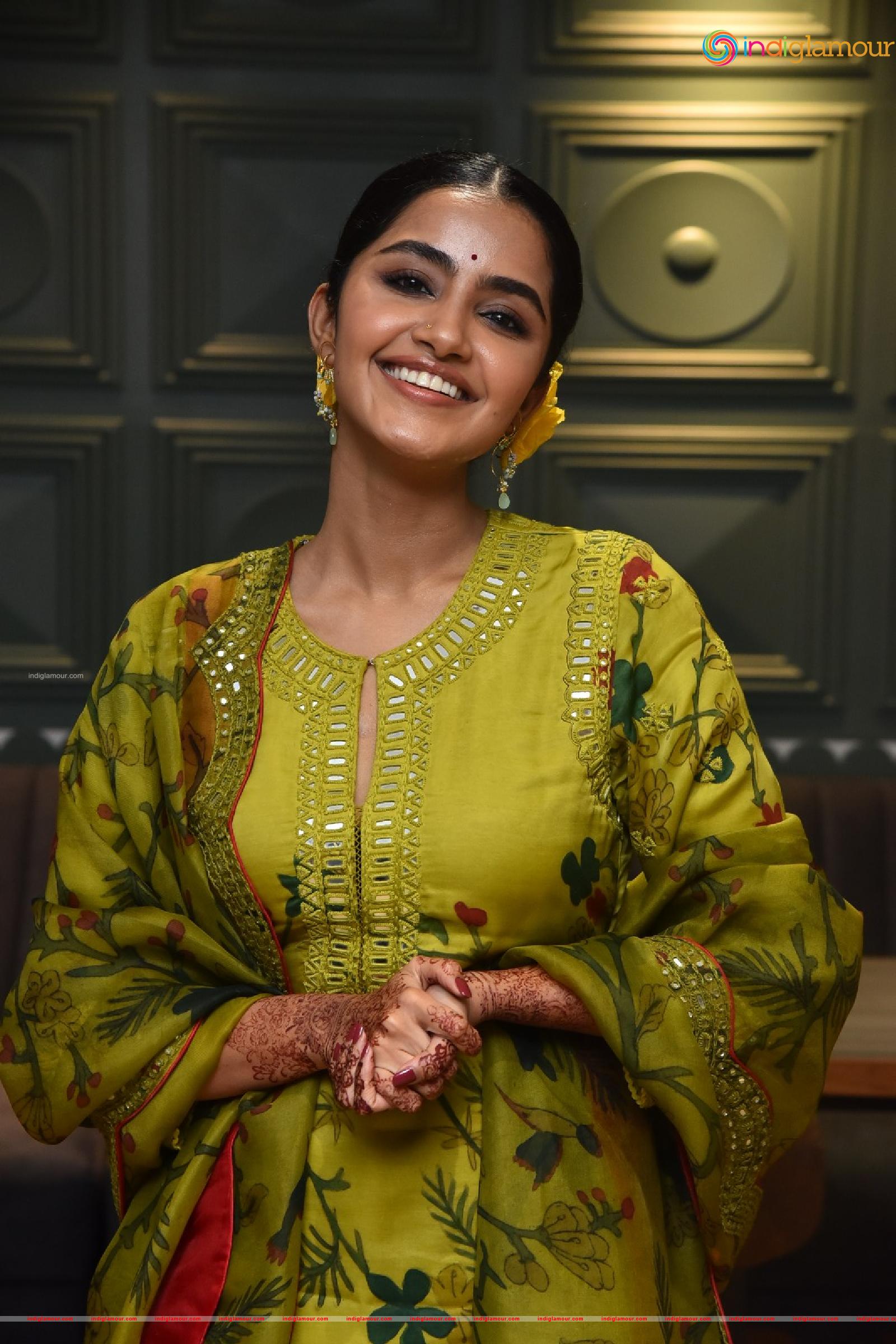 Anupama Parameswaran Actress hd photo