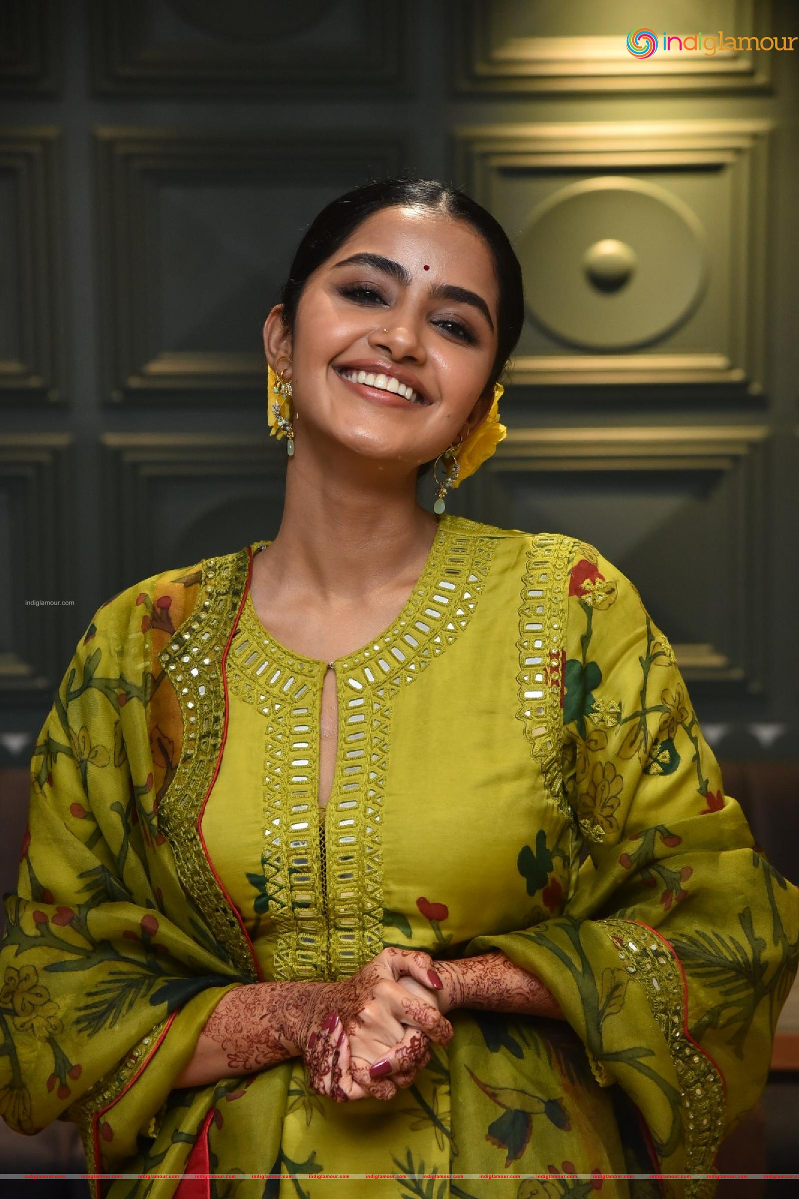 Anupama Parameswaran Actress hd photo