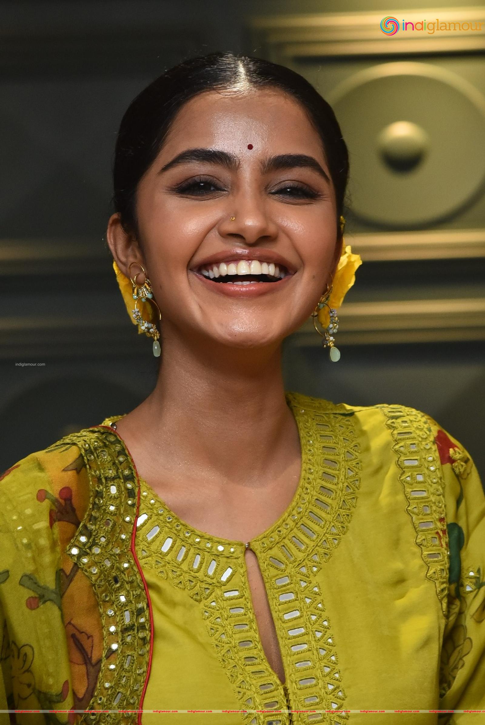 Anupama Parameswaran Actress hd photo
