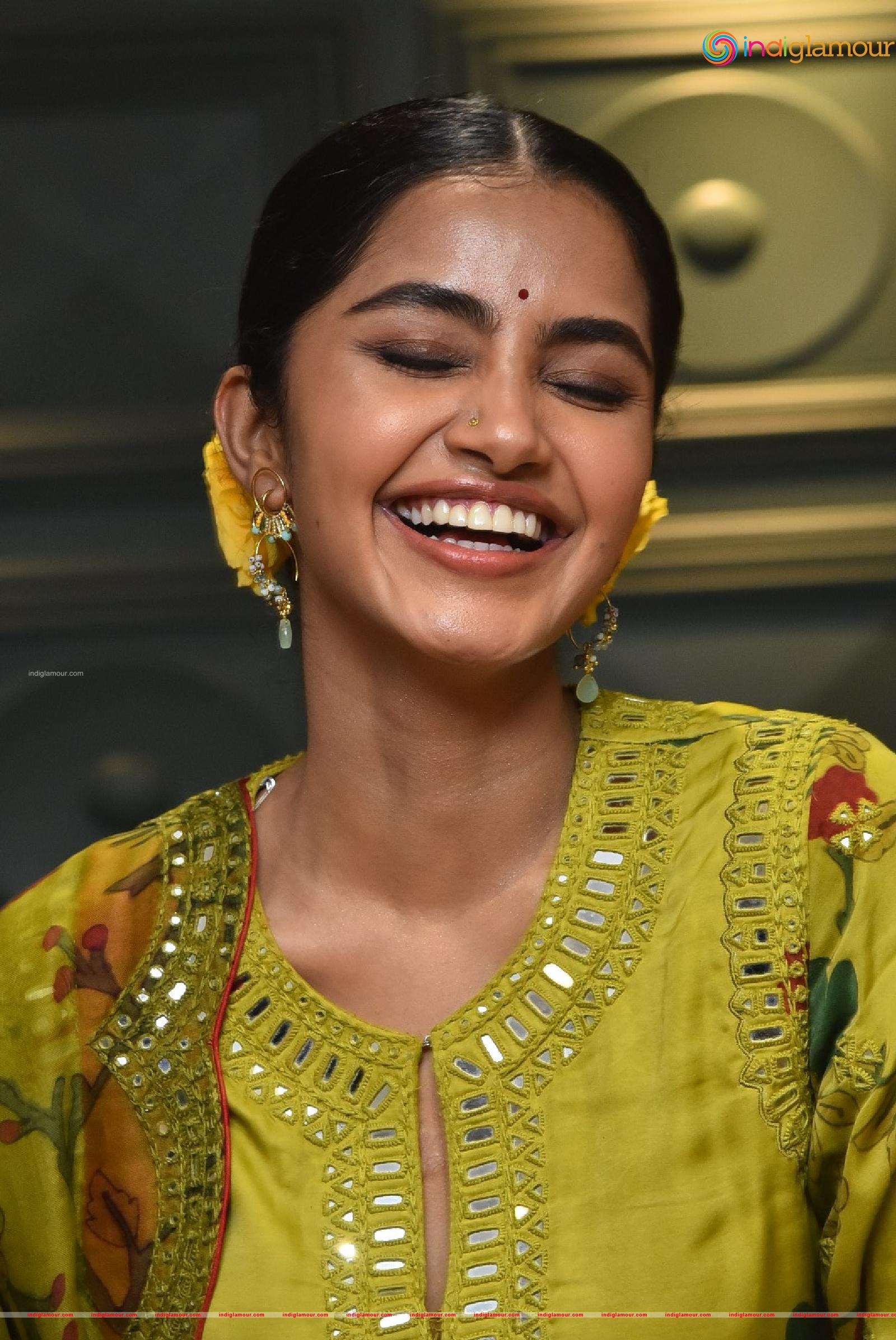Anupama Parameswaran Actress hd photo