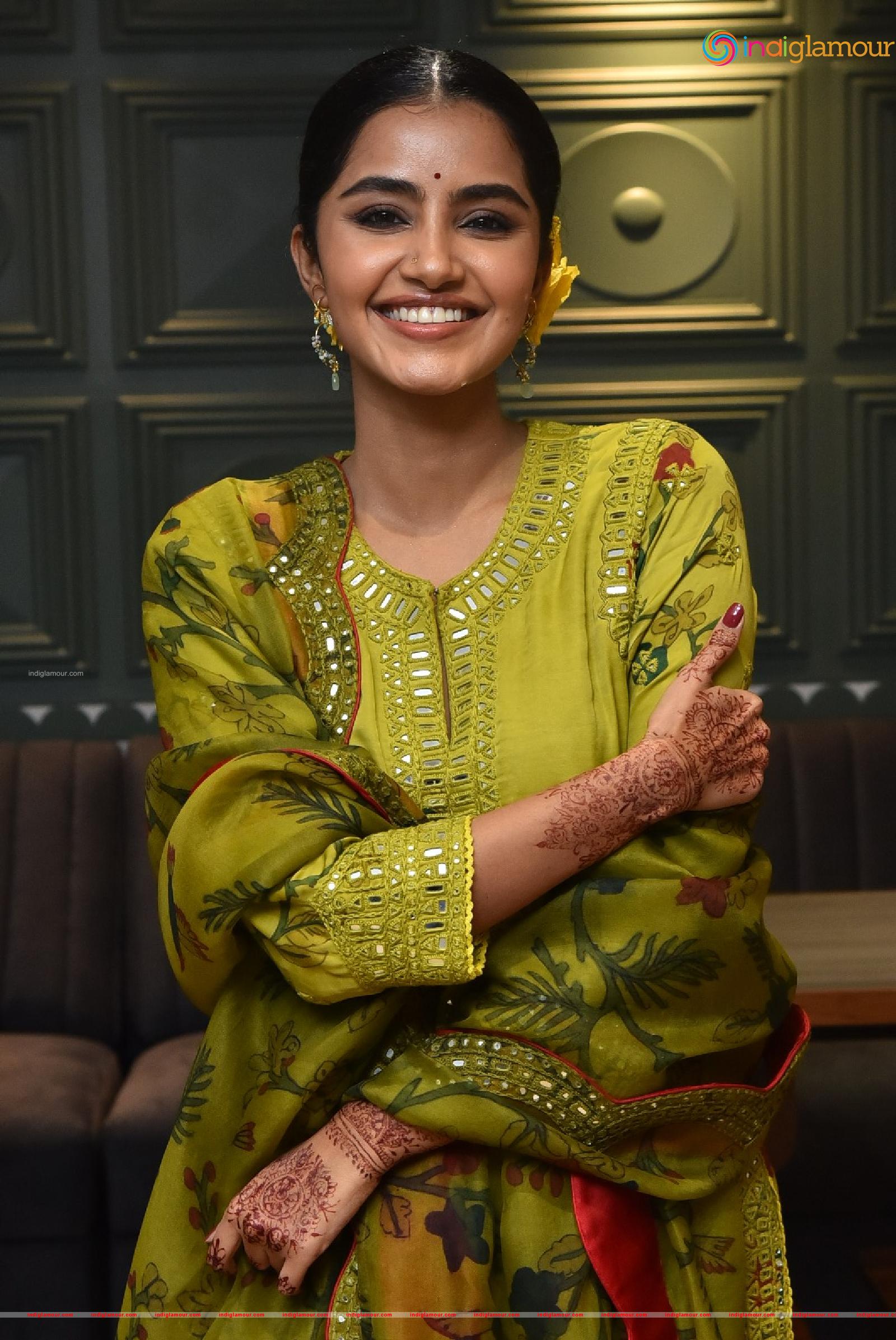 Anupama Parameswaran Actress hd photo