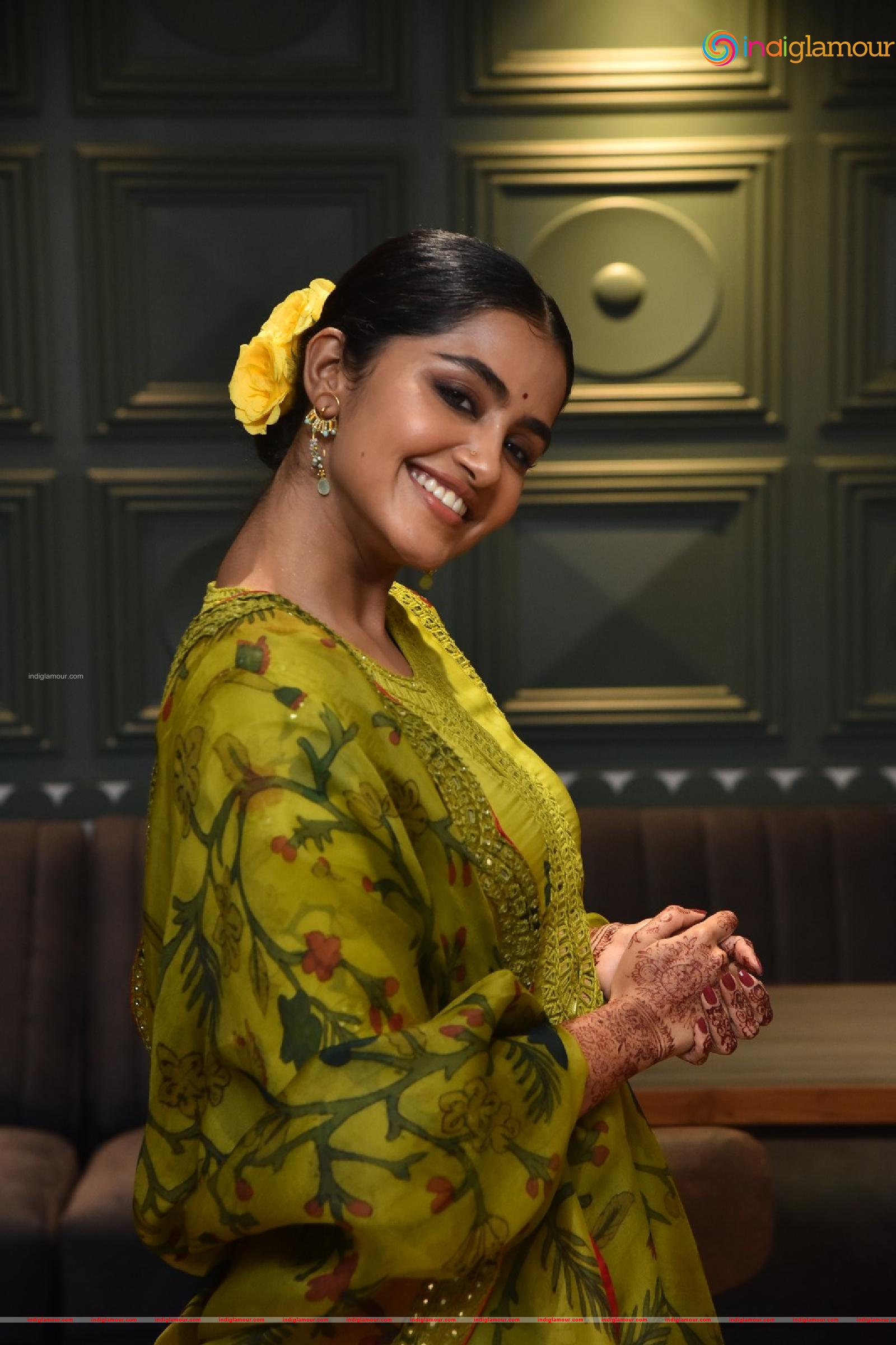Anupama Parameswaran Actress hd photo