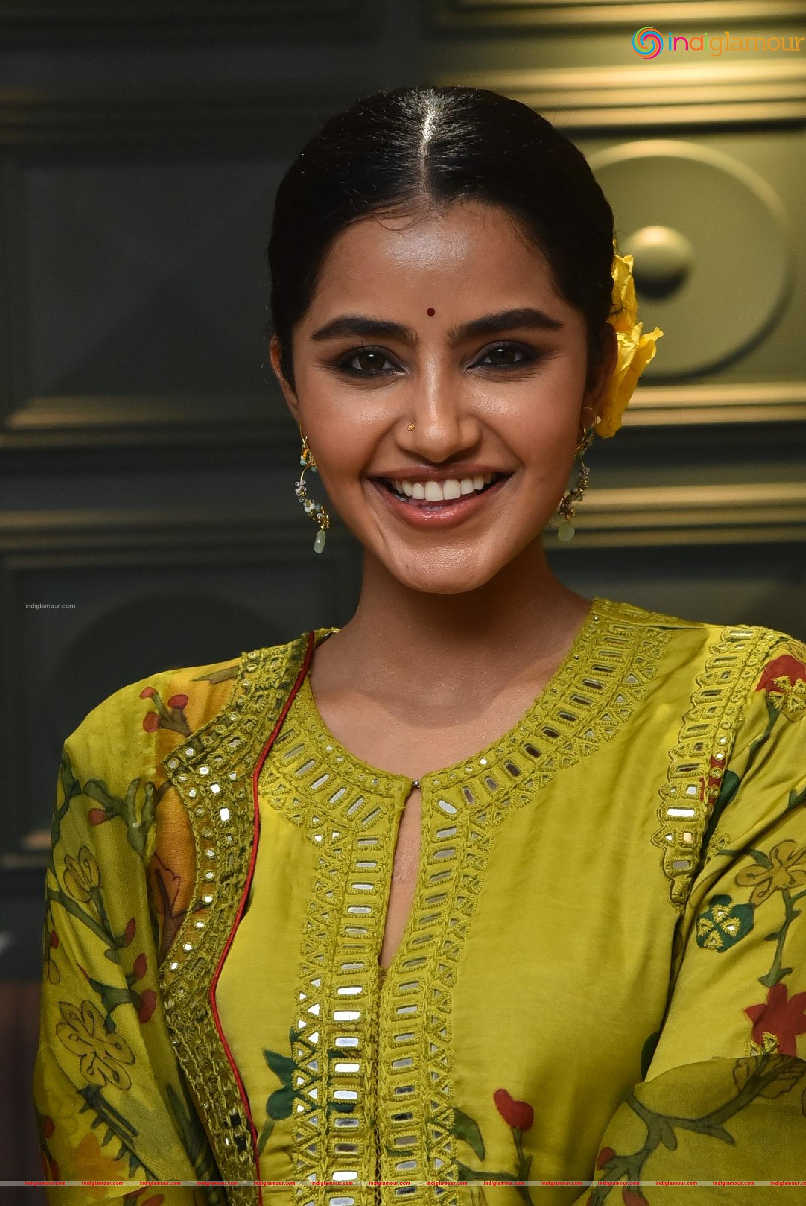 Anupama Parameswaran Actress hd photo