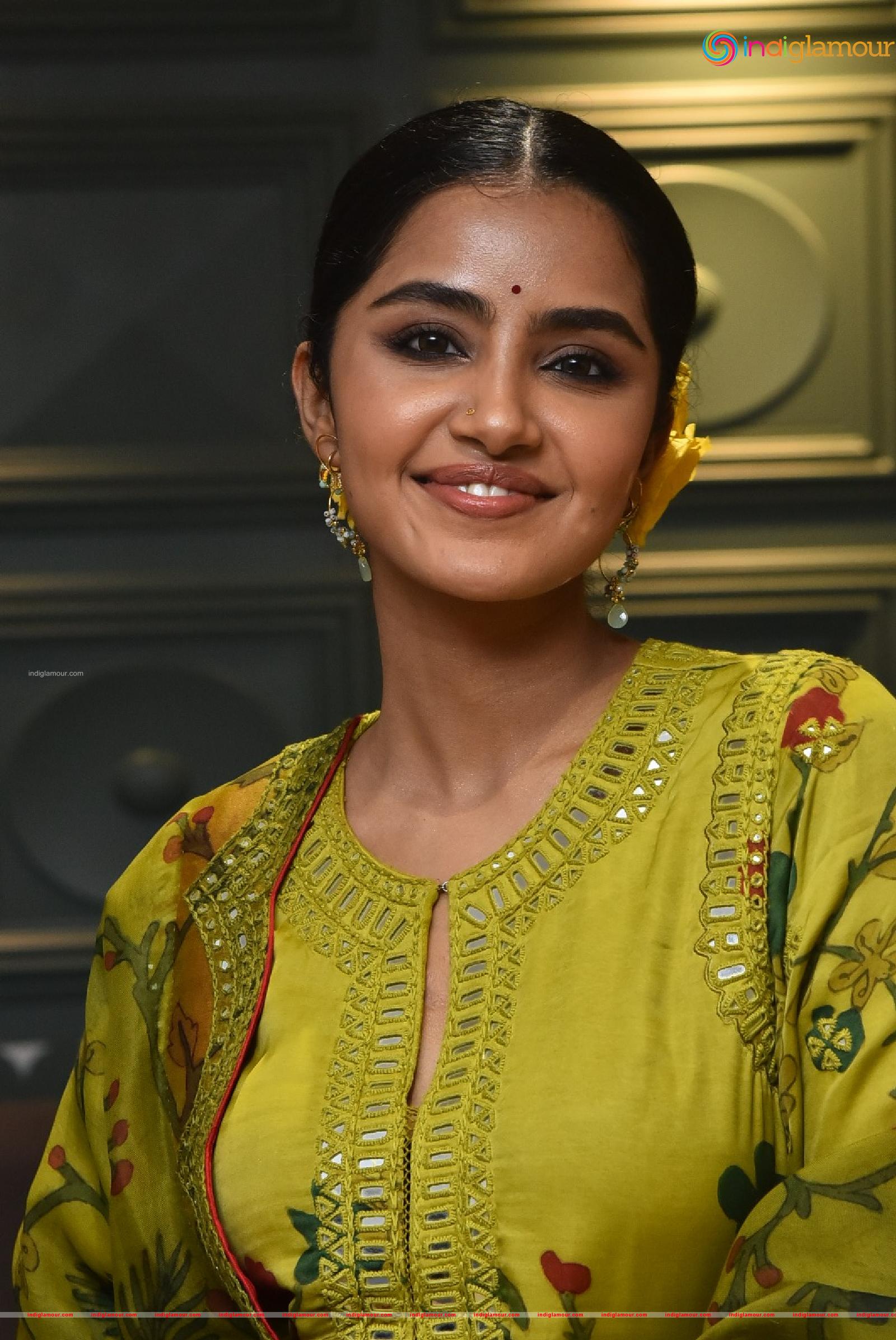 Anupama Parameswaran Actress hd photo