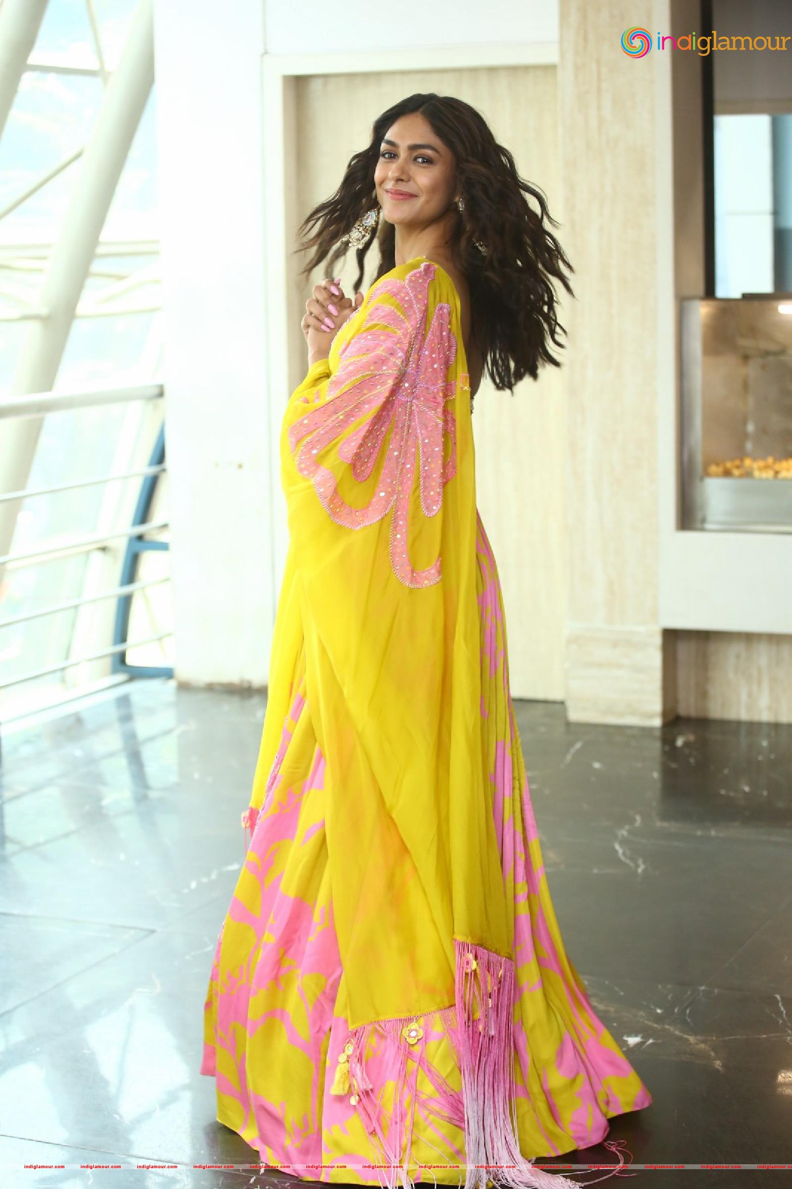 Mrunal Thakur Actress hd photo