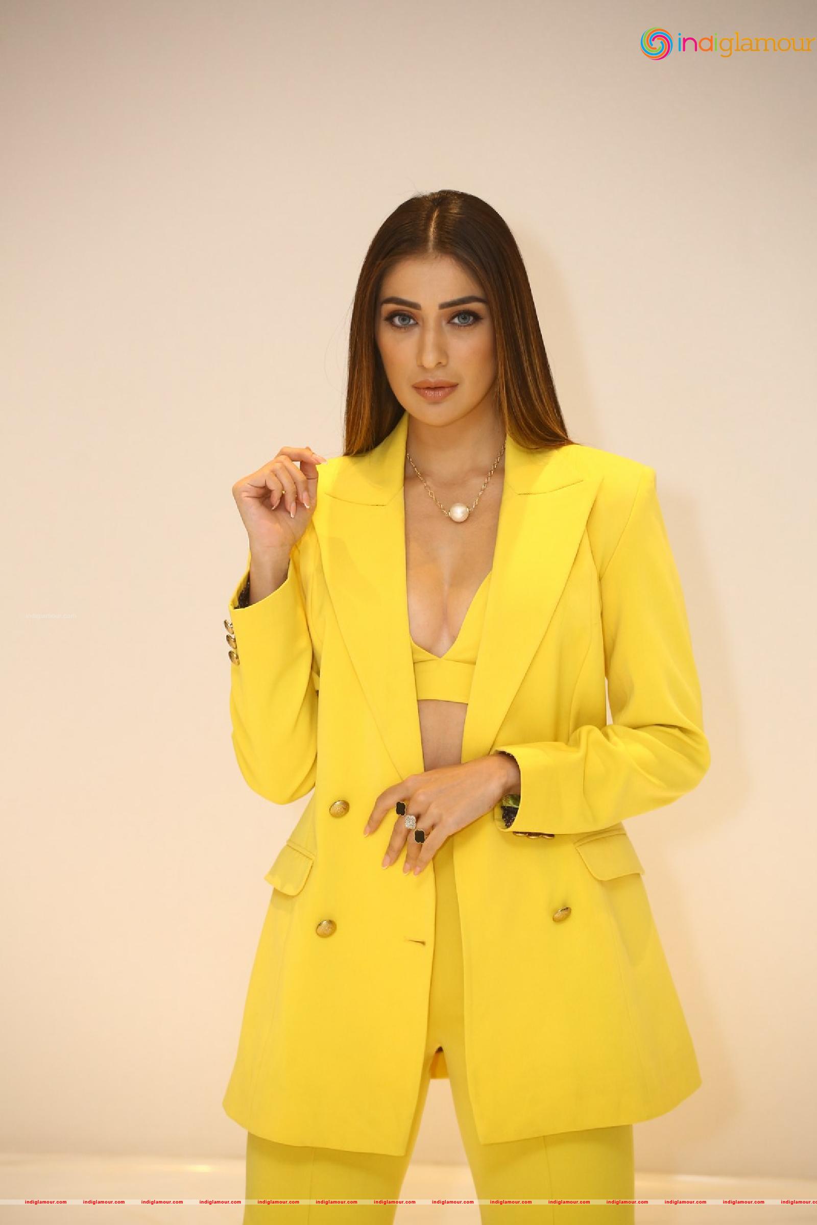 Raai Laxmi Actress hd photo