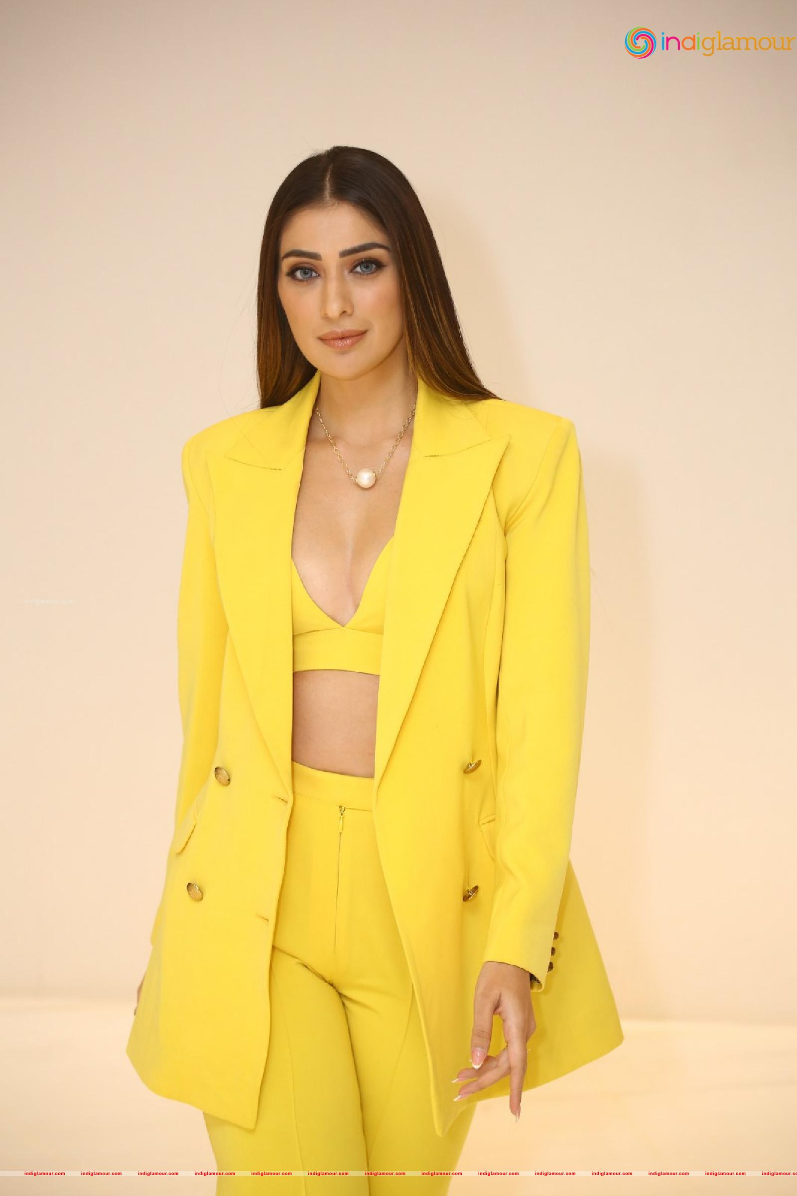 Raai Laxmi Actress hd photo