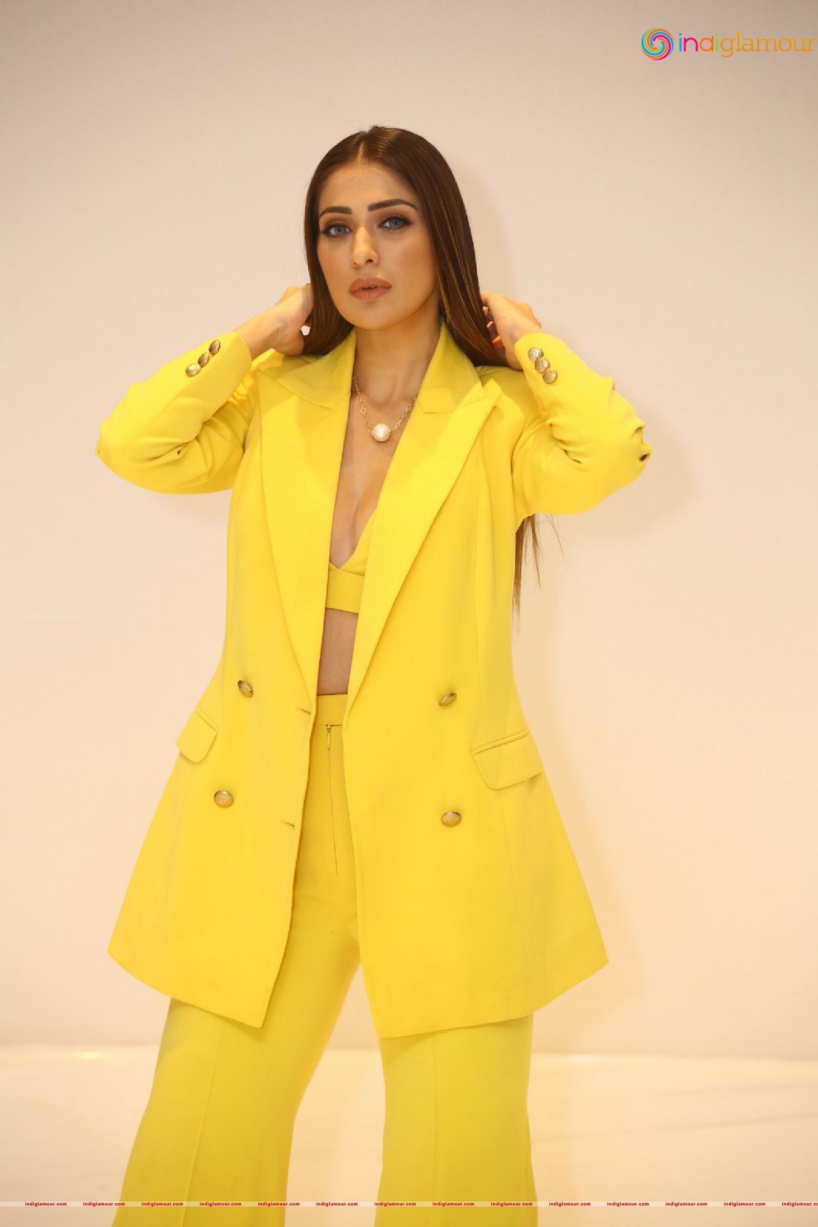 Raai Laxmi Actress hd photo