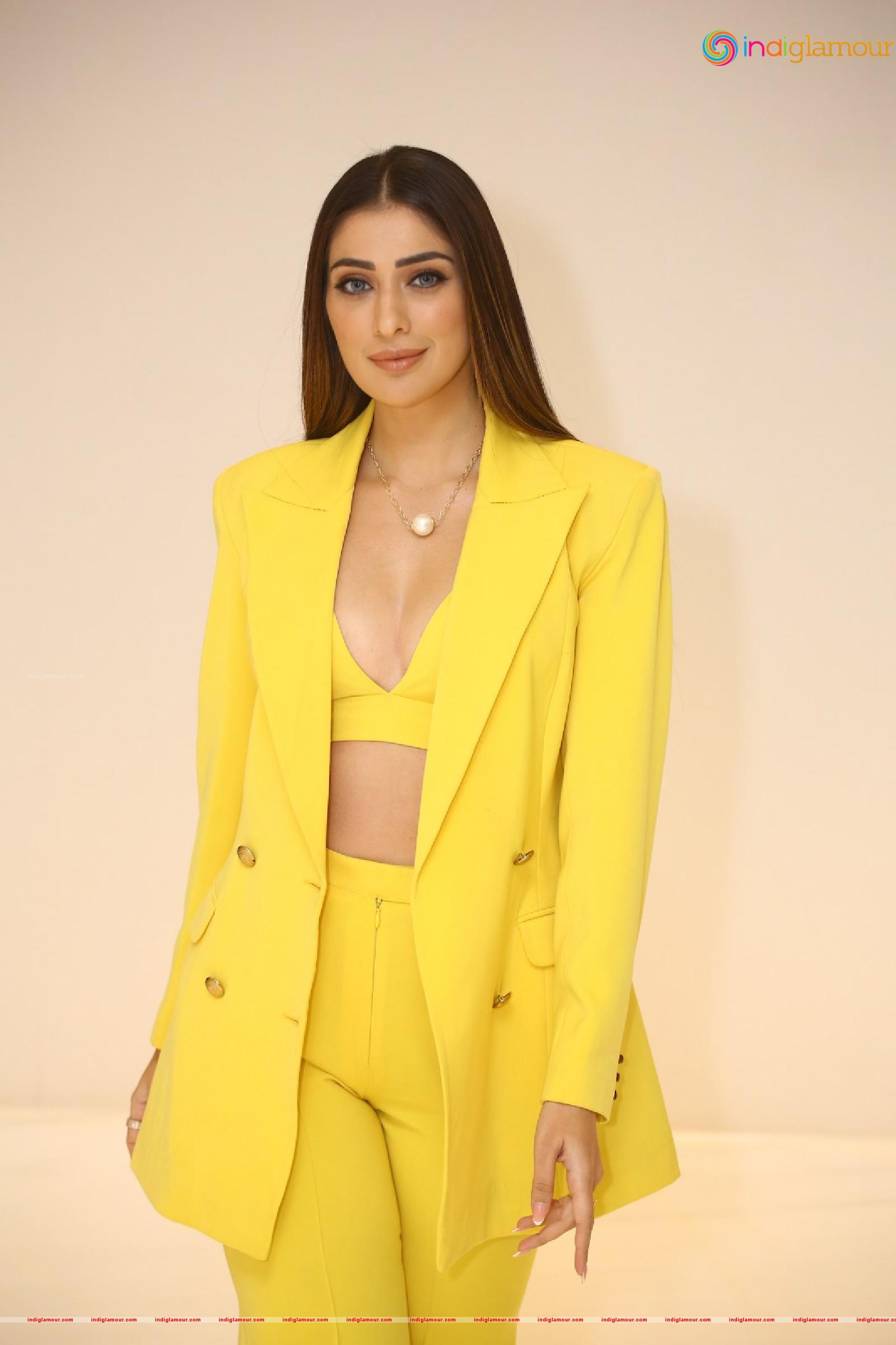 Raai Laxmi Actress hd photo