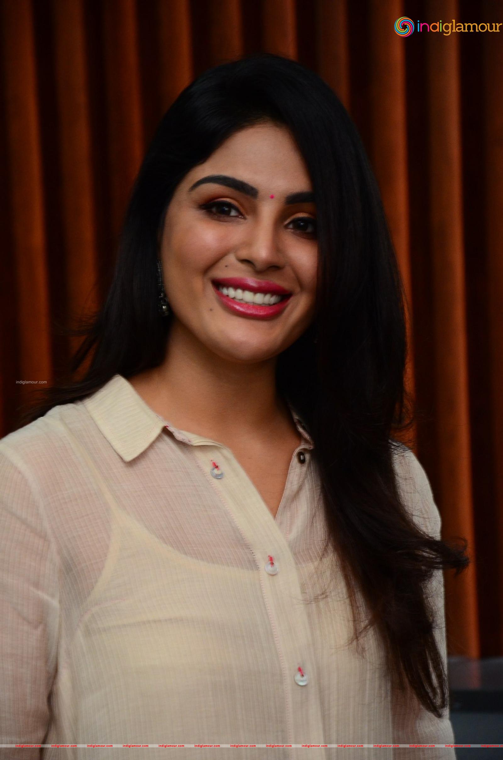 Samyuktha Menon Actress hd photo