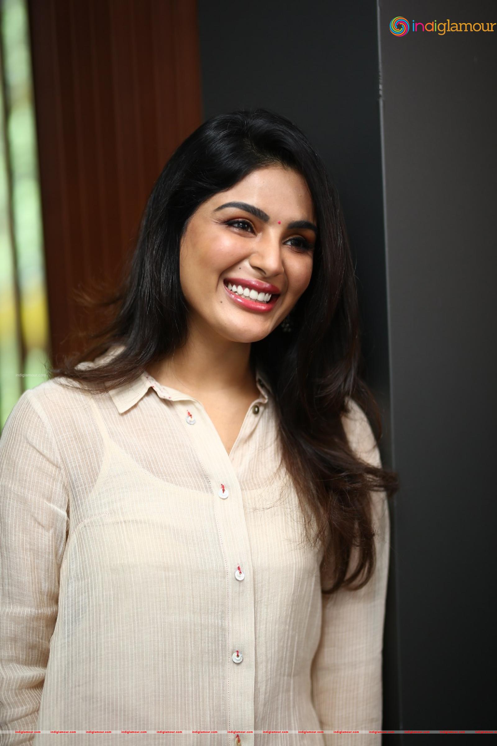 Samyuktha Menon Actress hd photo