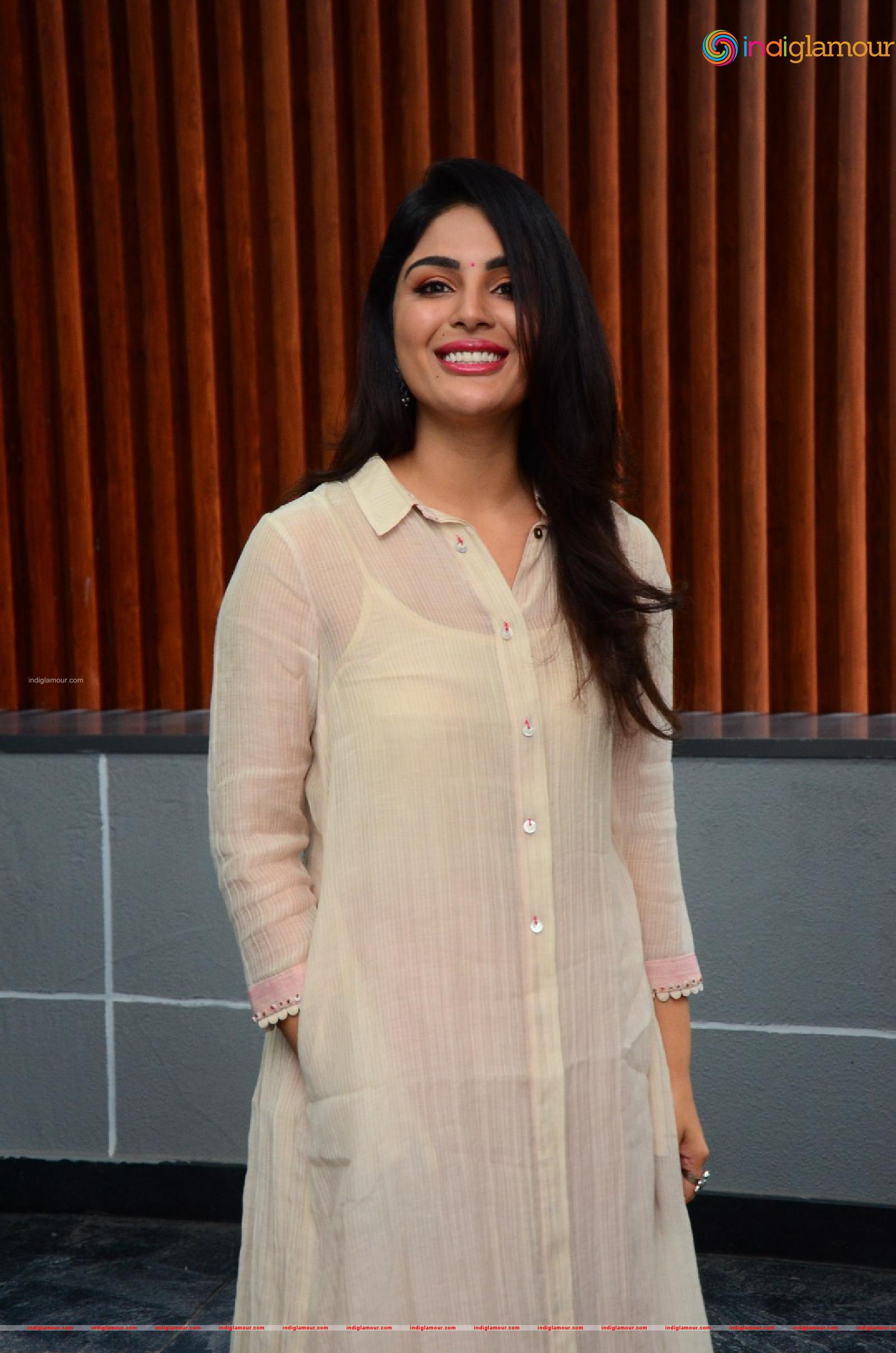 Samyuktha Menon Actress hd photo