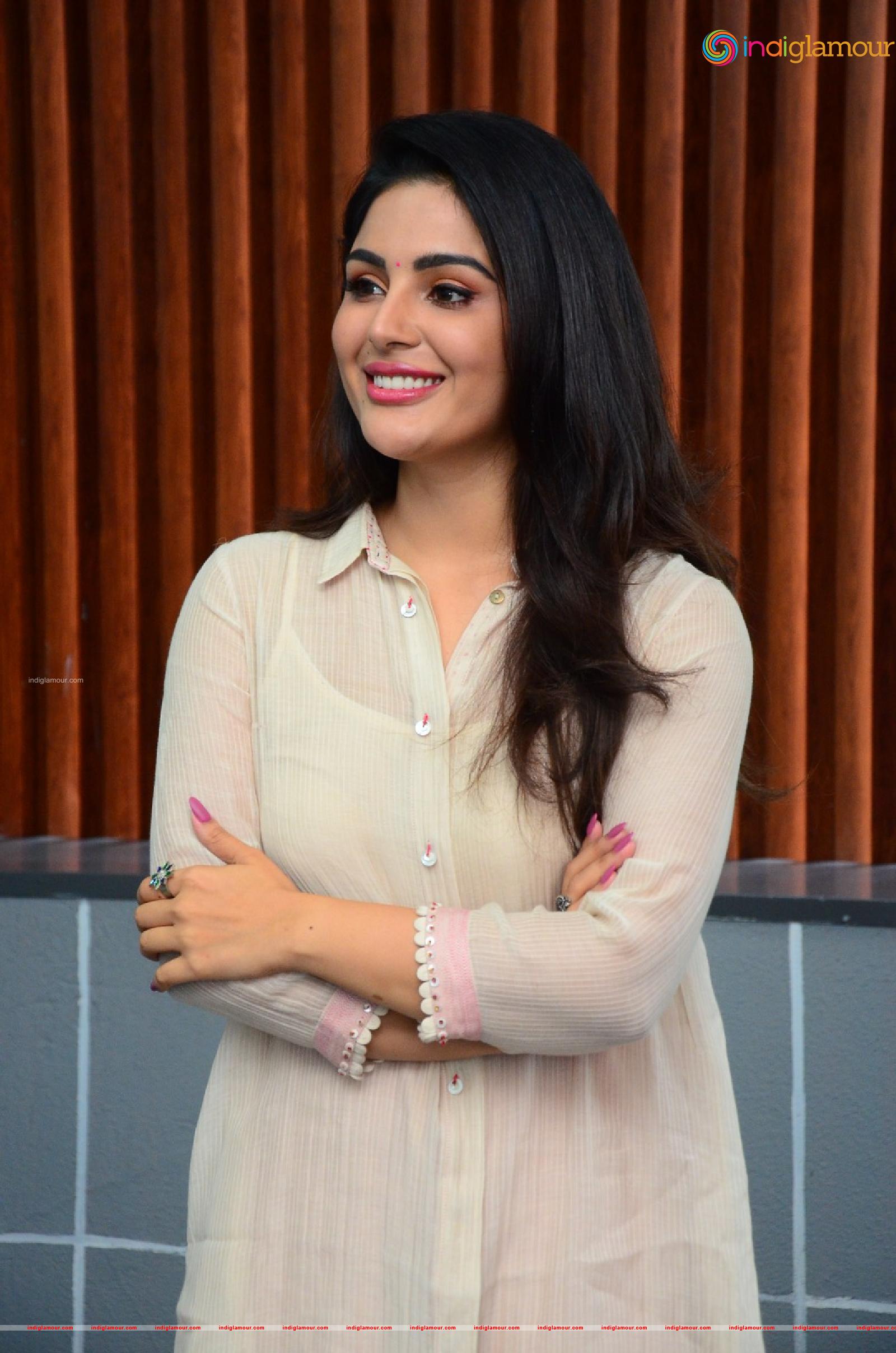 Samyuktha Menon Actress hd photo