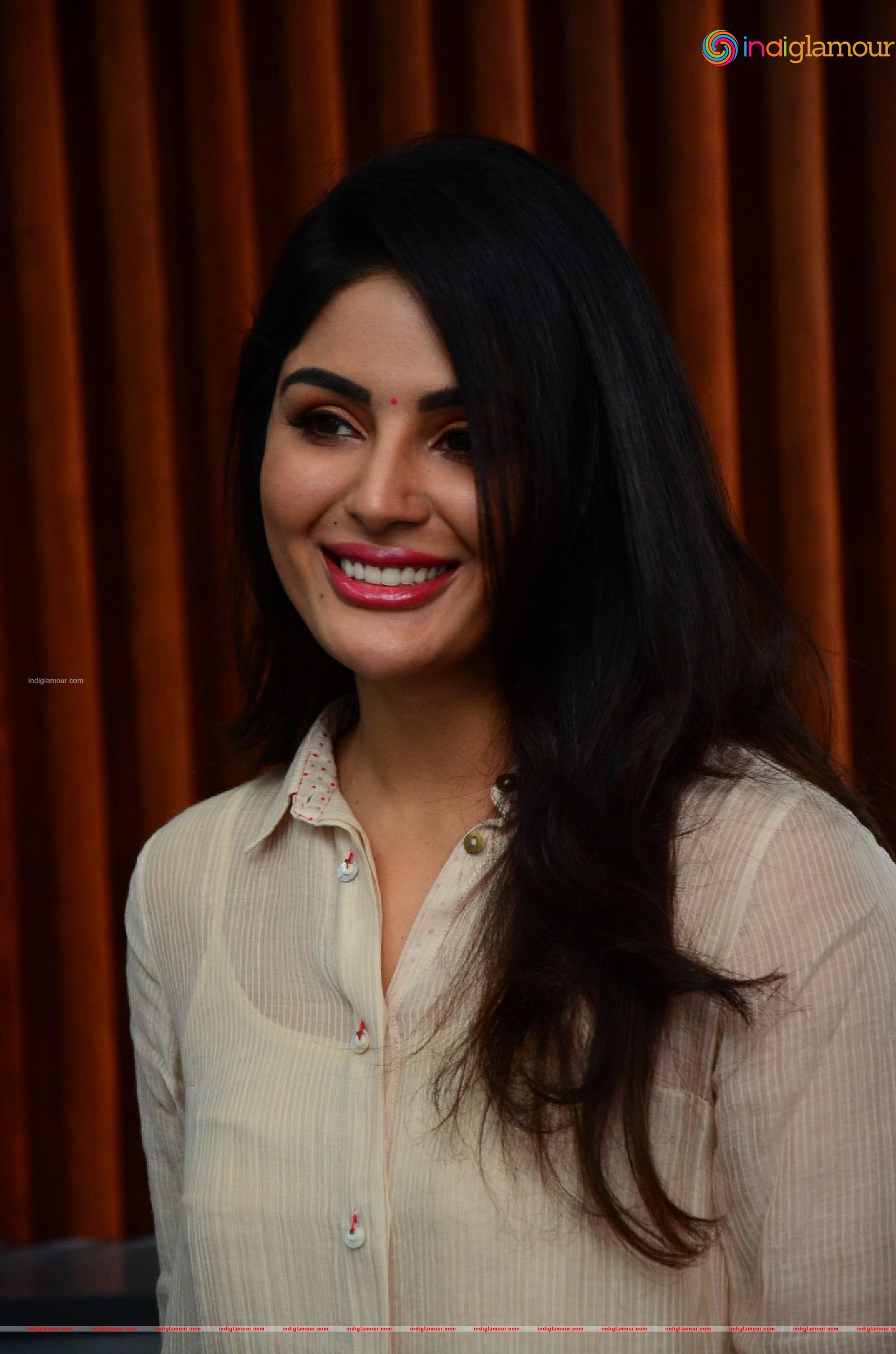 Samyuktha Menon Actress hd photo
