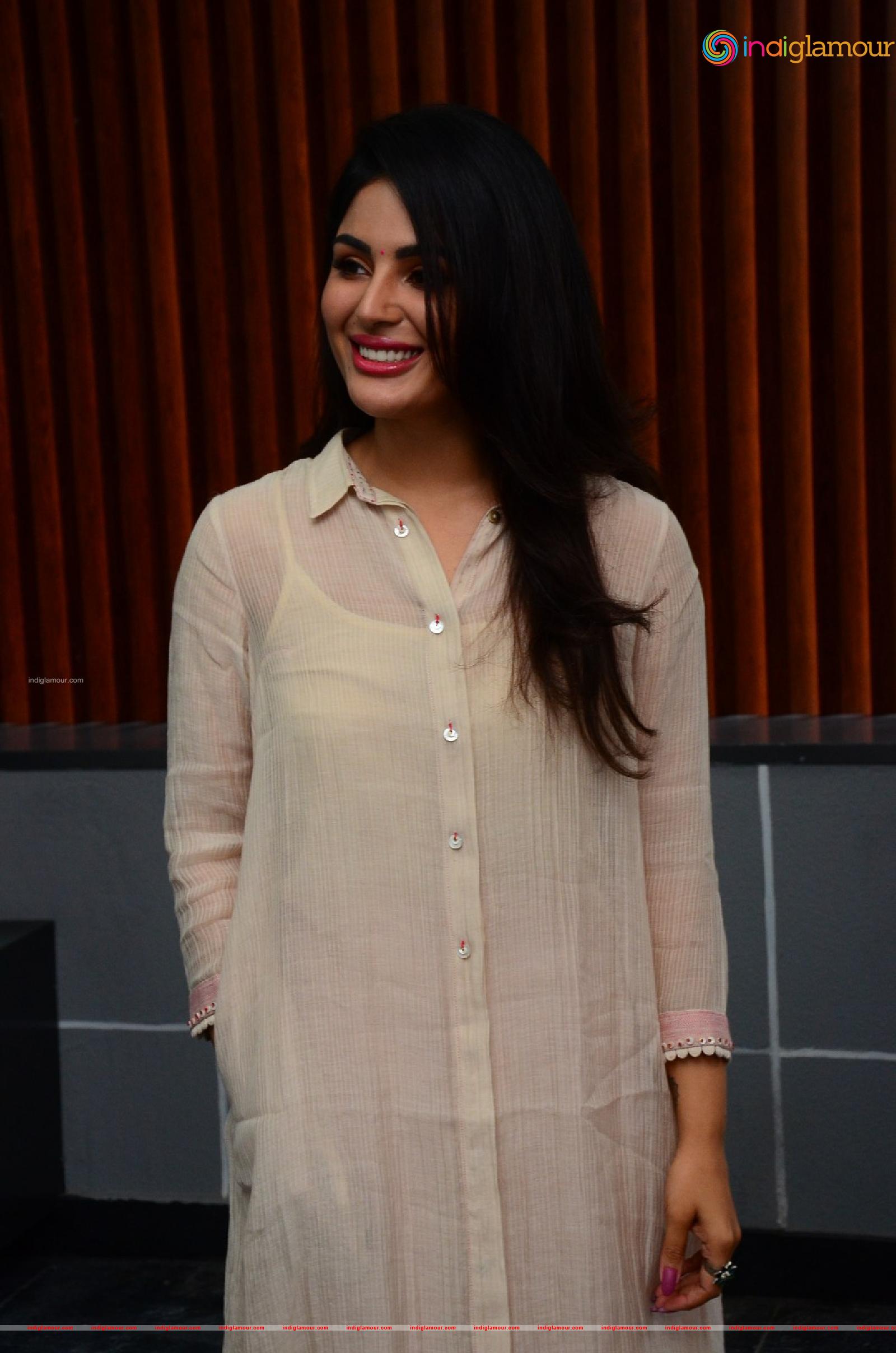 Samyuktha Menon Actress hd photo