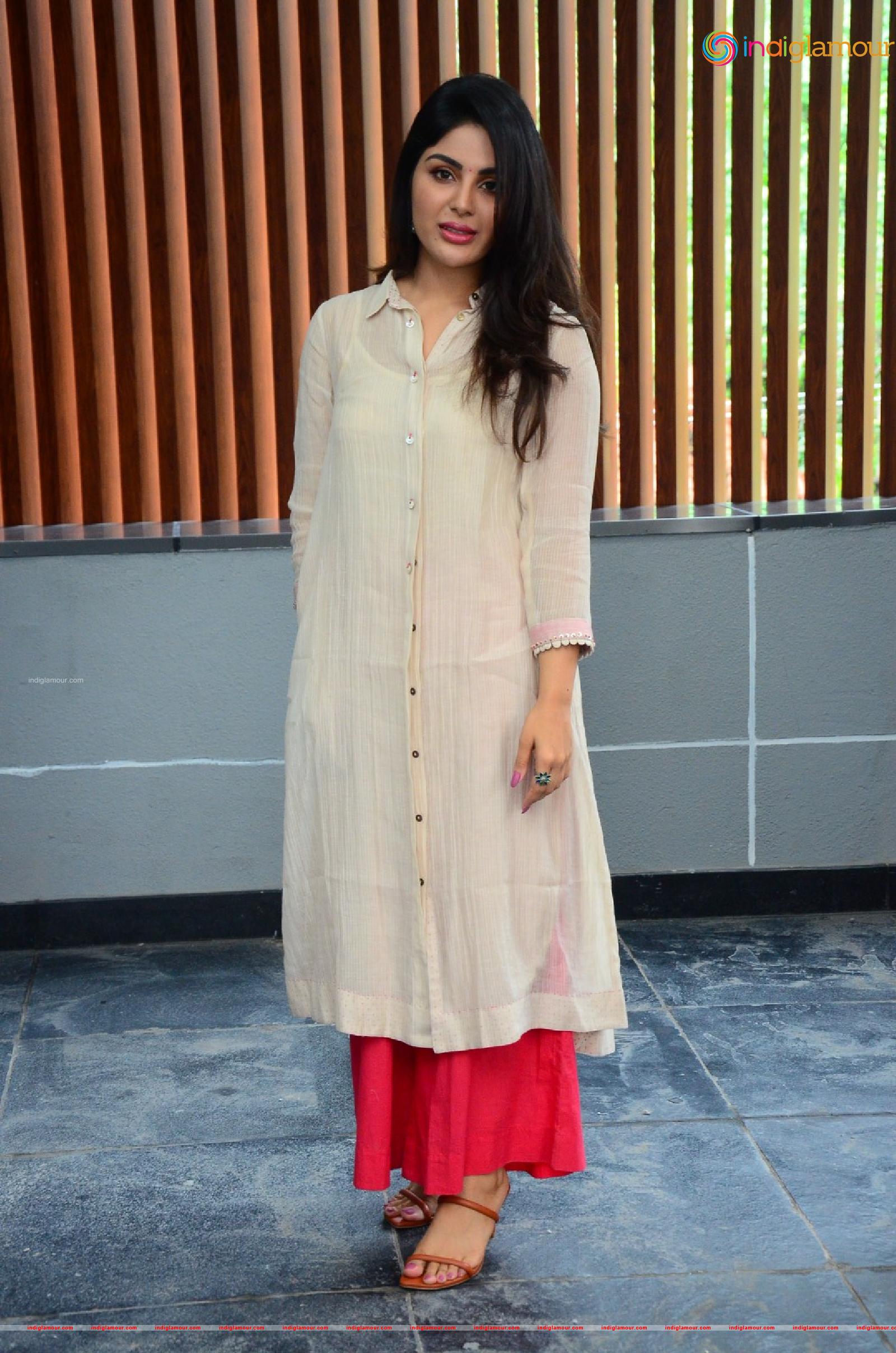 Samyuktha Menon Actress hd photo