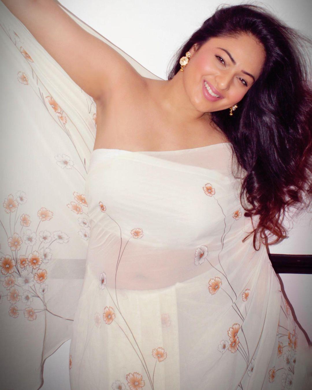 Nikesha Patel Actress hd photo