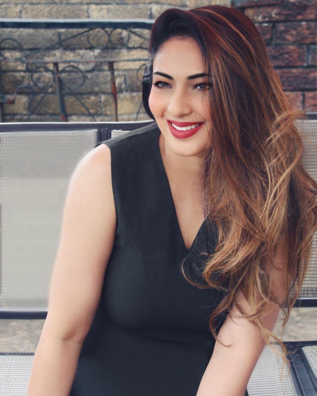 Nikesha Patel Actress hd photo