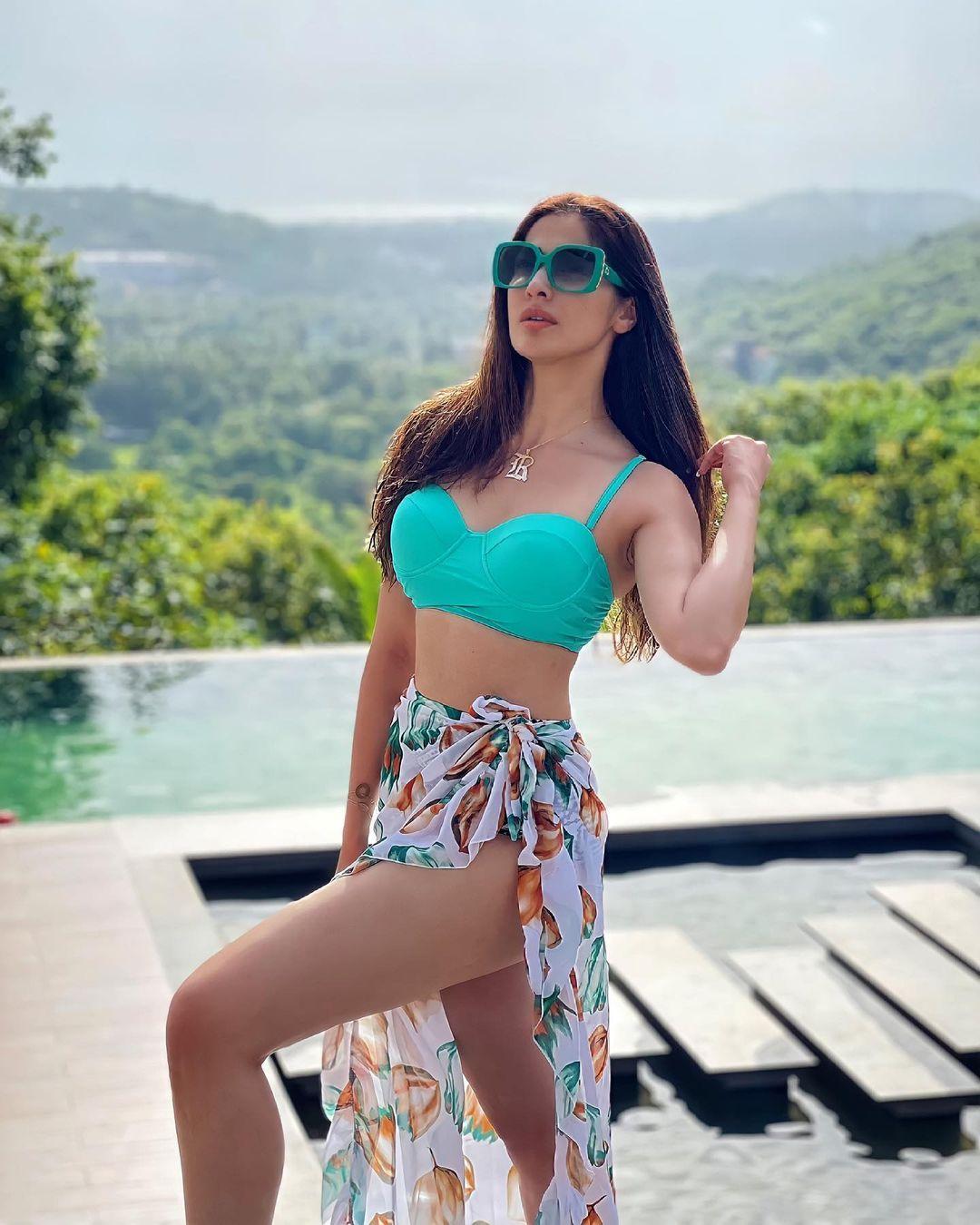 Raai Laxmi Actress hd photo