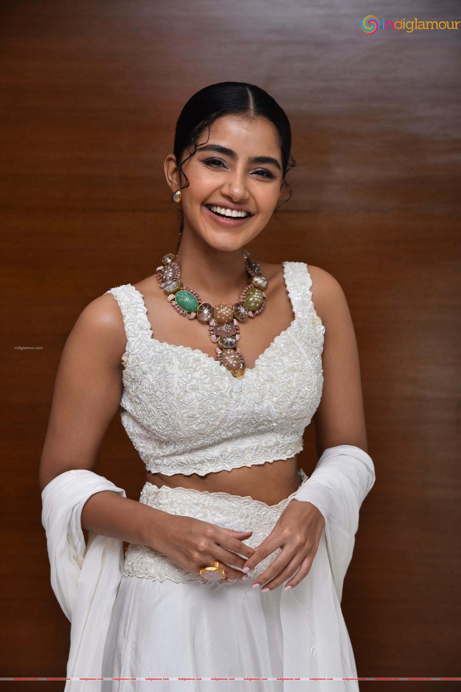 Anupama Parameswaran Actress hd photo