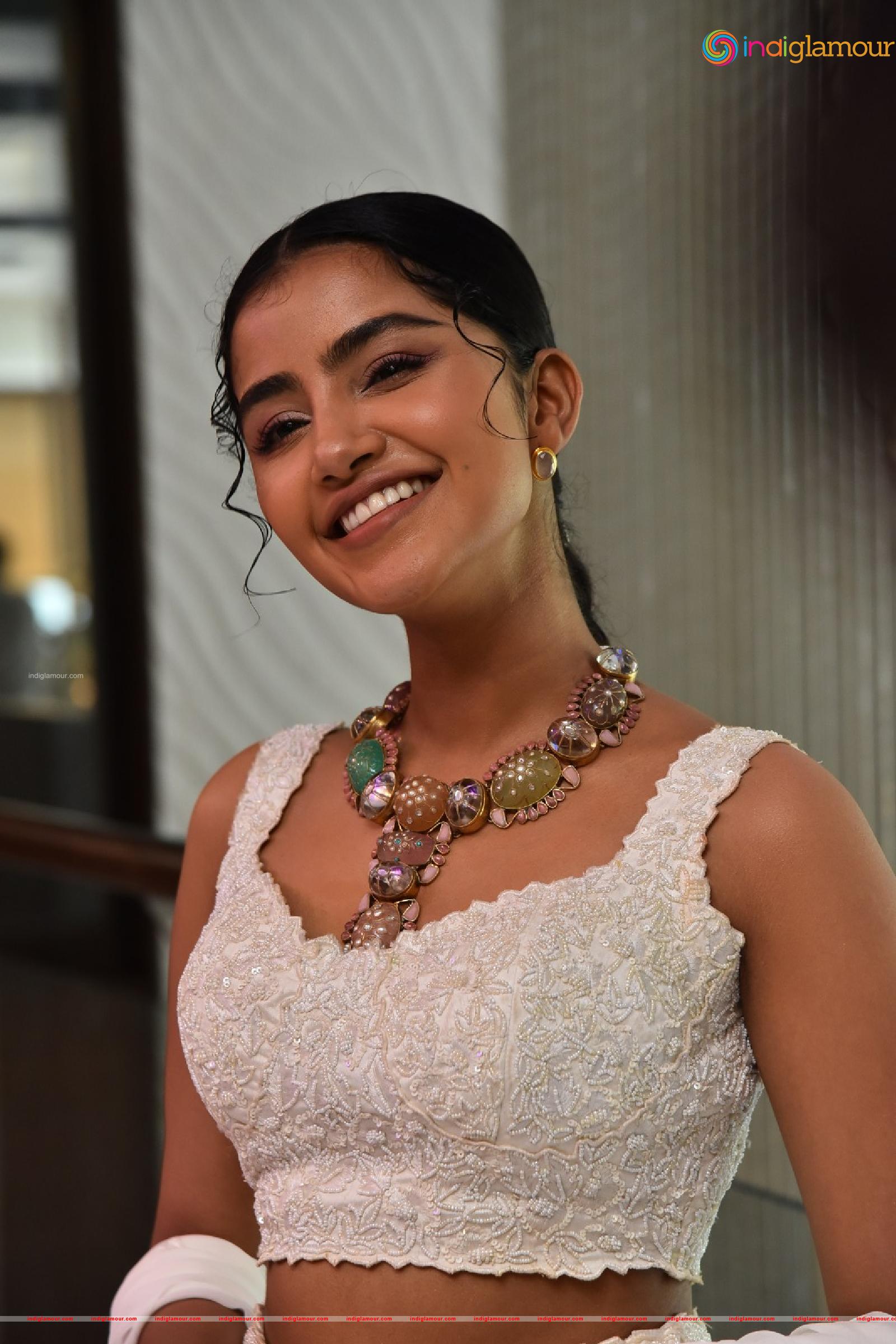 Anupama Parameswaran Actress hd photo
