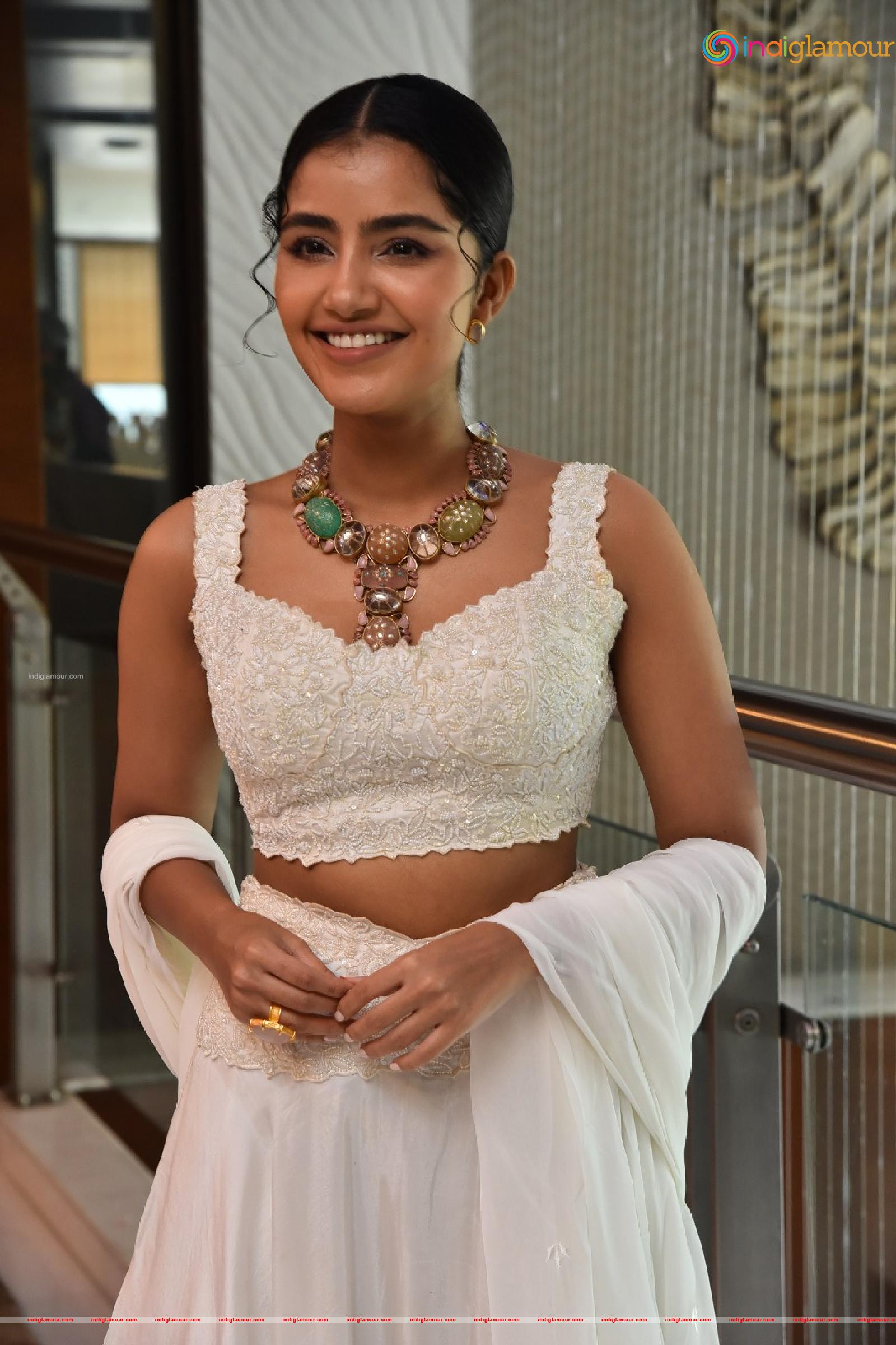 Anupama Parameswaran Actress hd photo