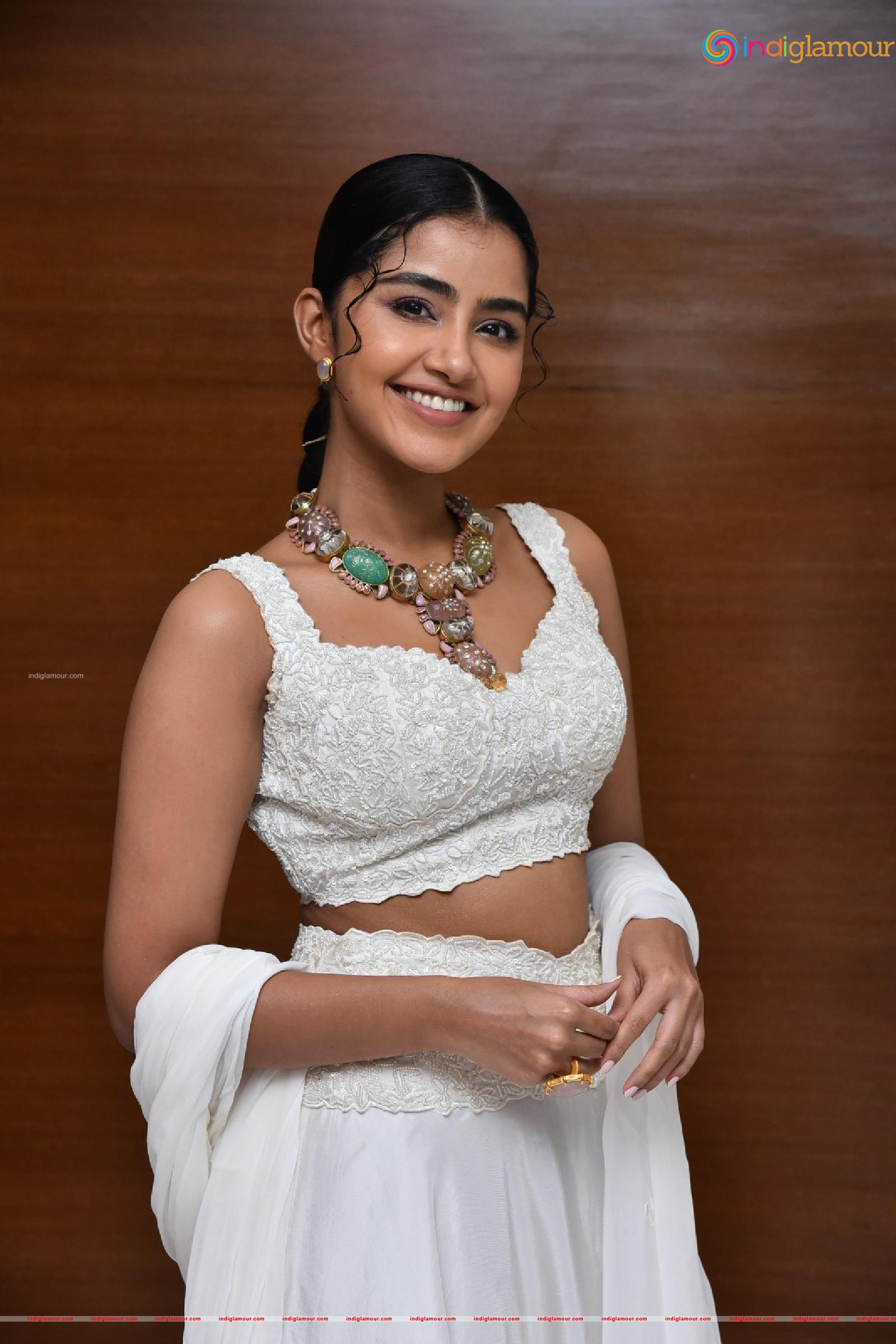 Anupama Parameswaran Actress hd photo