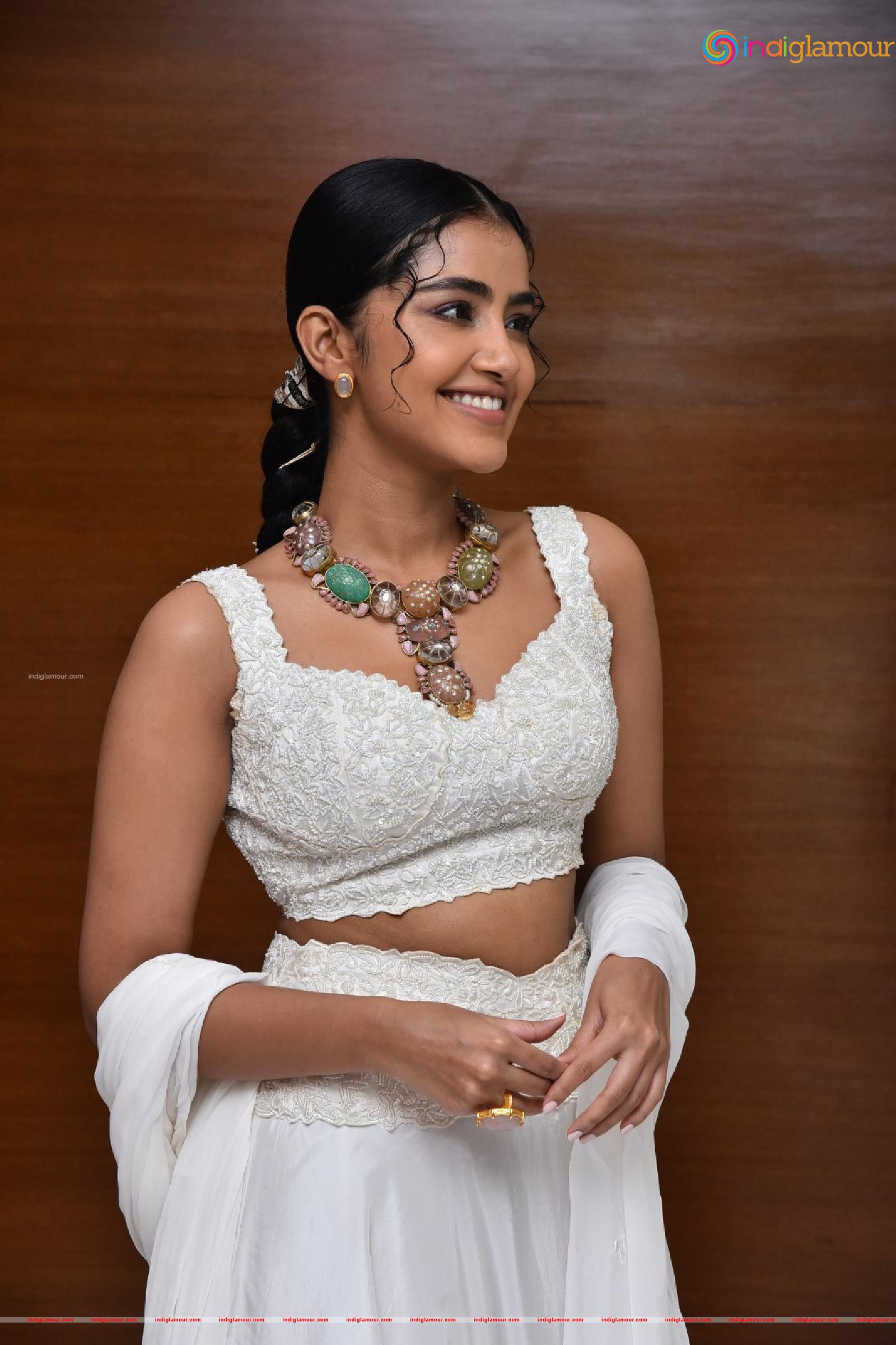 Anupama Parameswaran Actress hd photo