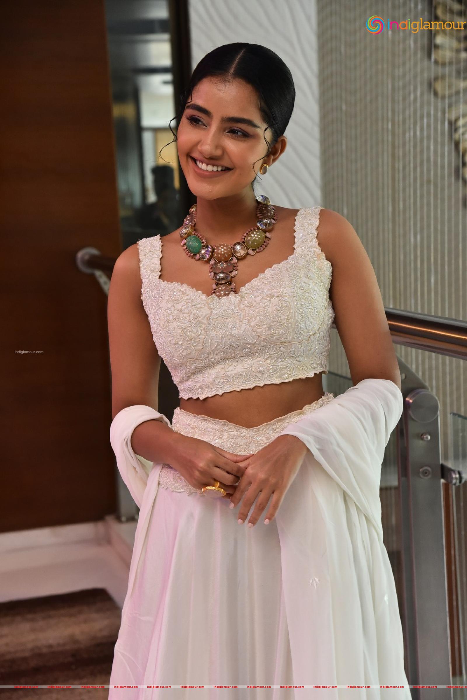 Anupama Parameswaran Actress hd photo