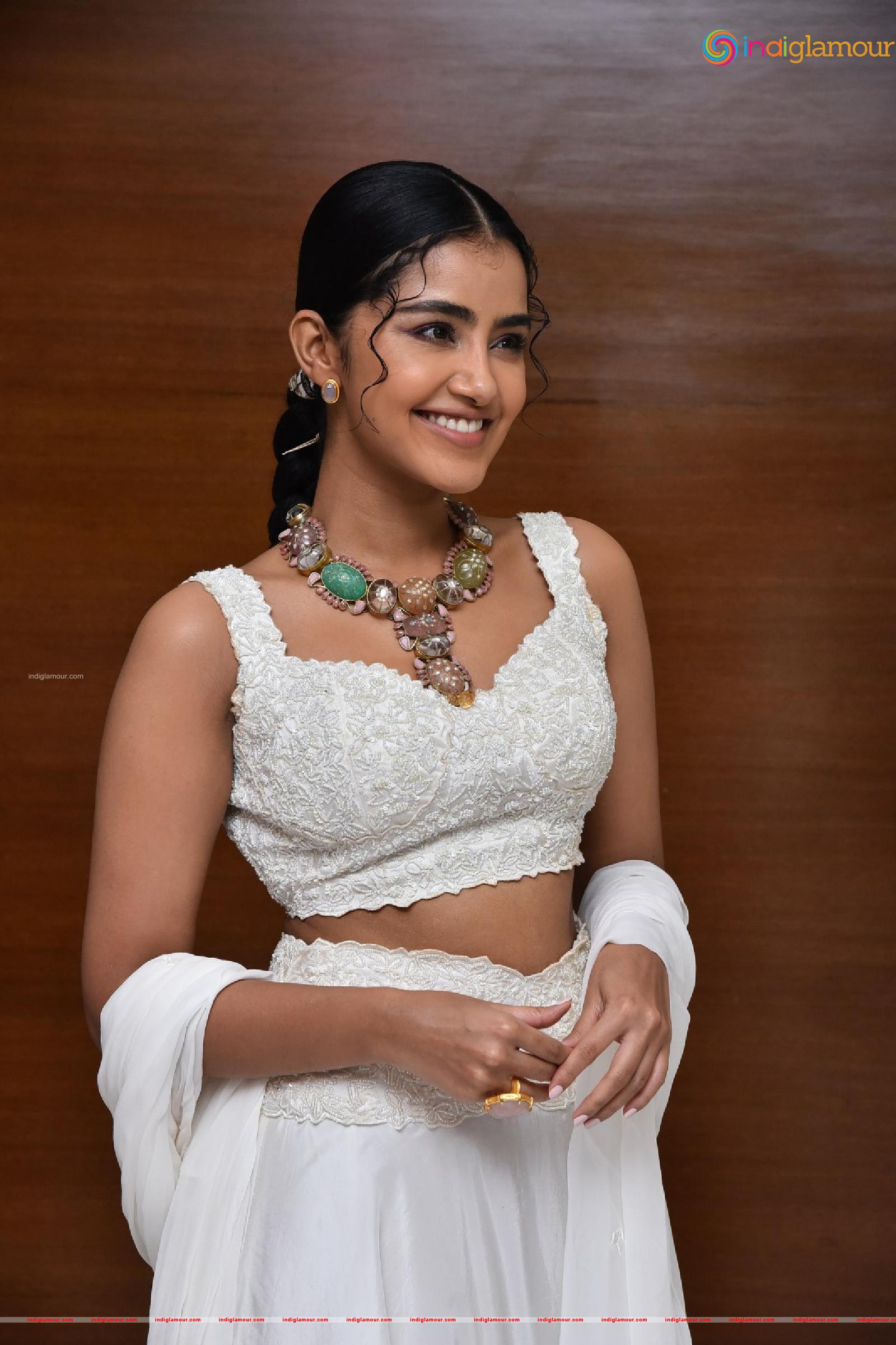 Anupama Parameswaran Actress hd photo