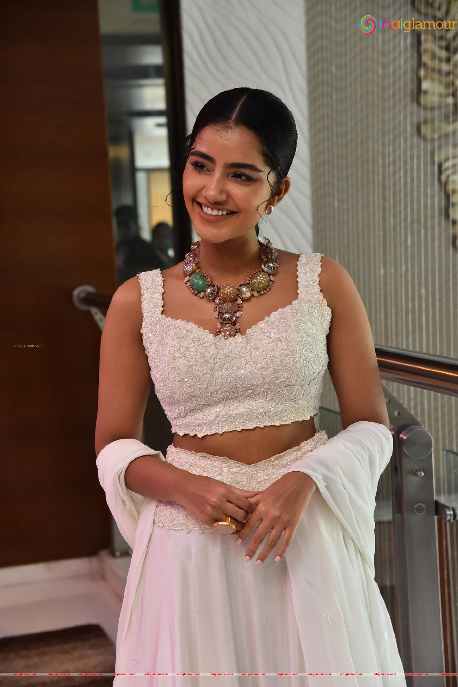 Anupama Parameswaran Actress hd photo