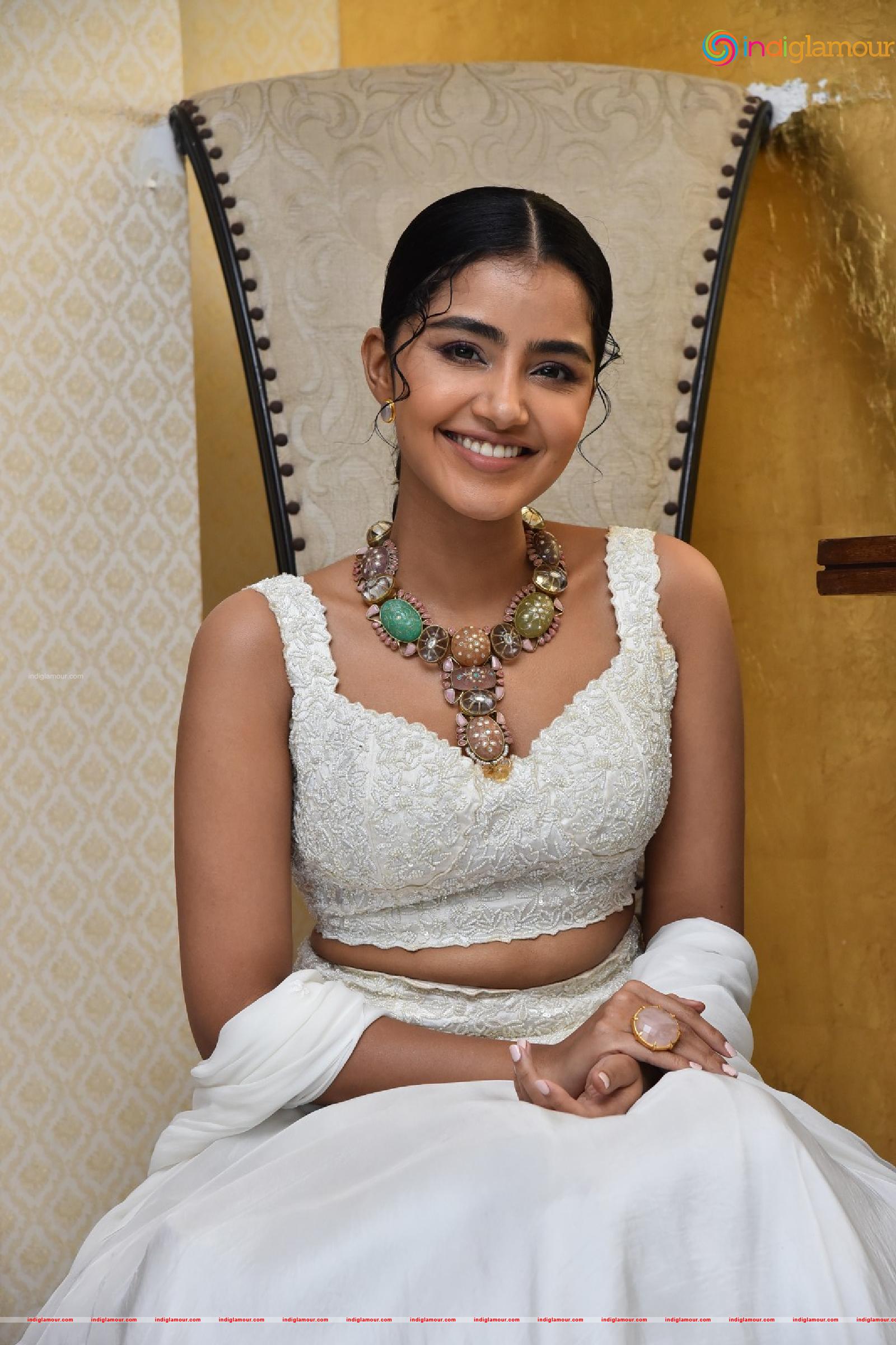 Anupama Parameswaran Actress hd photo