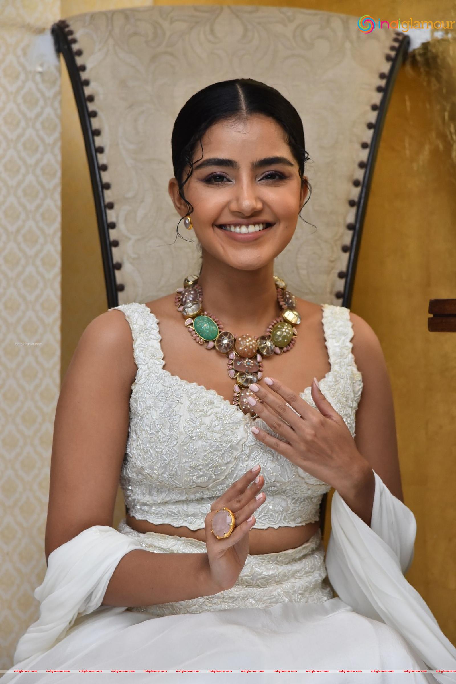 Anupama Parameswaran Actress hd photo