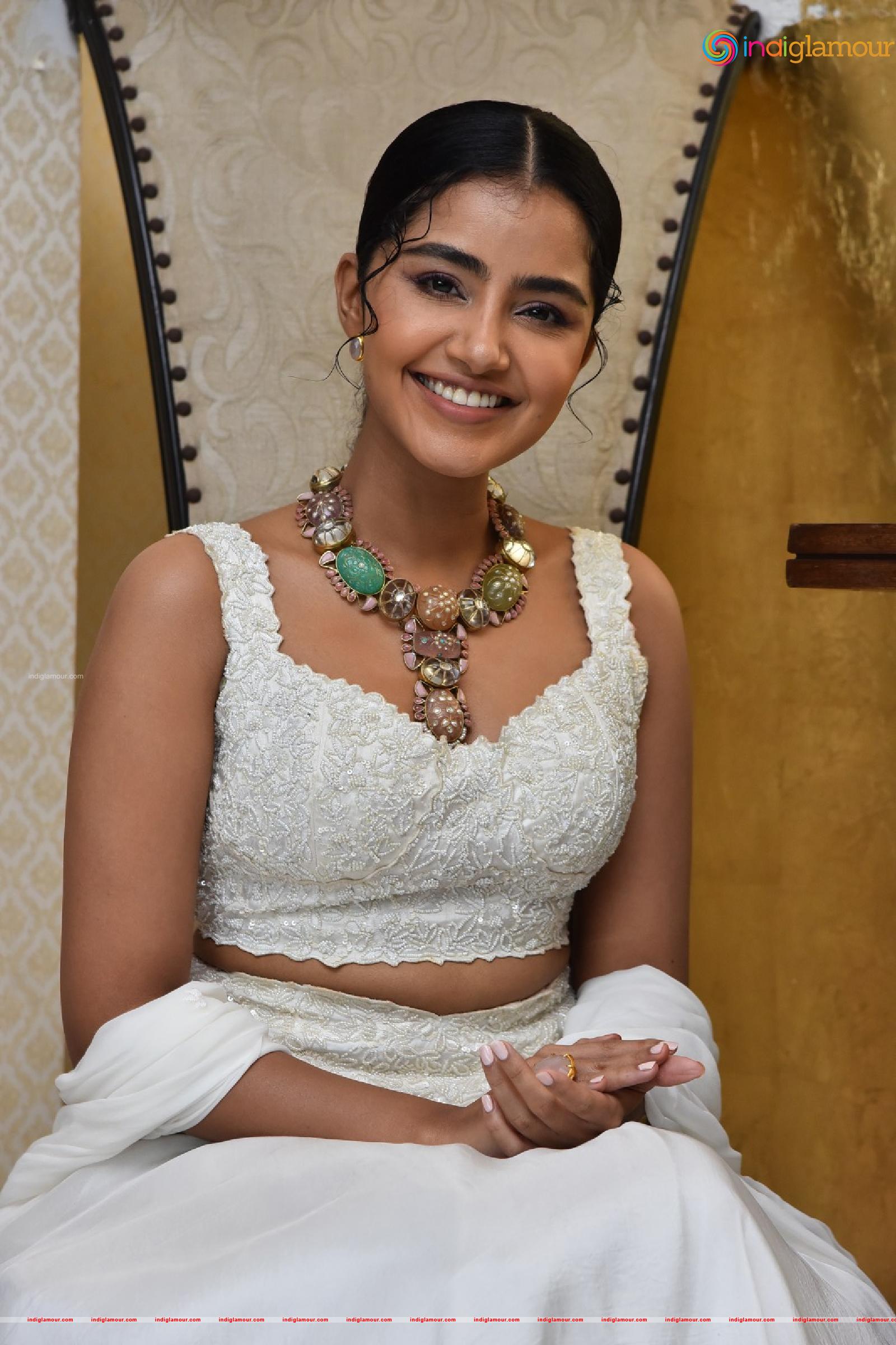 Anupama Parameswaran Actress hd photo