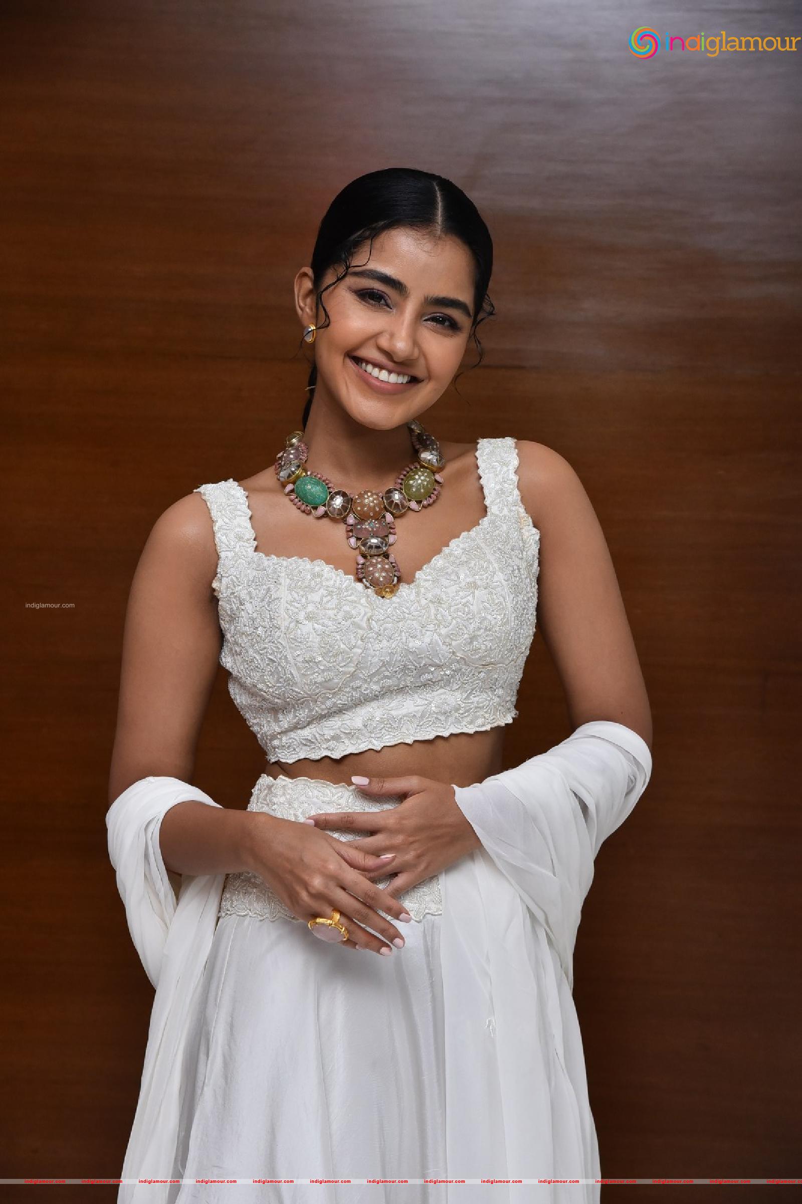 Anupama Parameswaran Actress hd photo