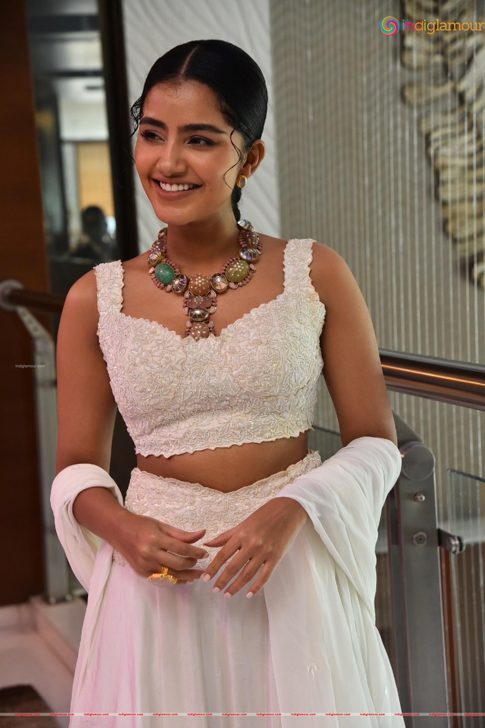 Anupama Parameswaran Actress hd photo