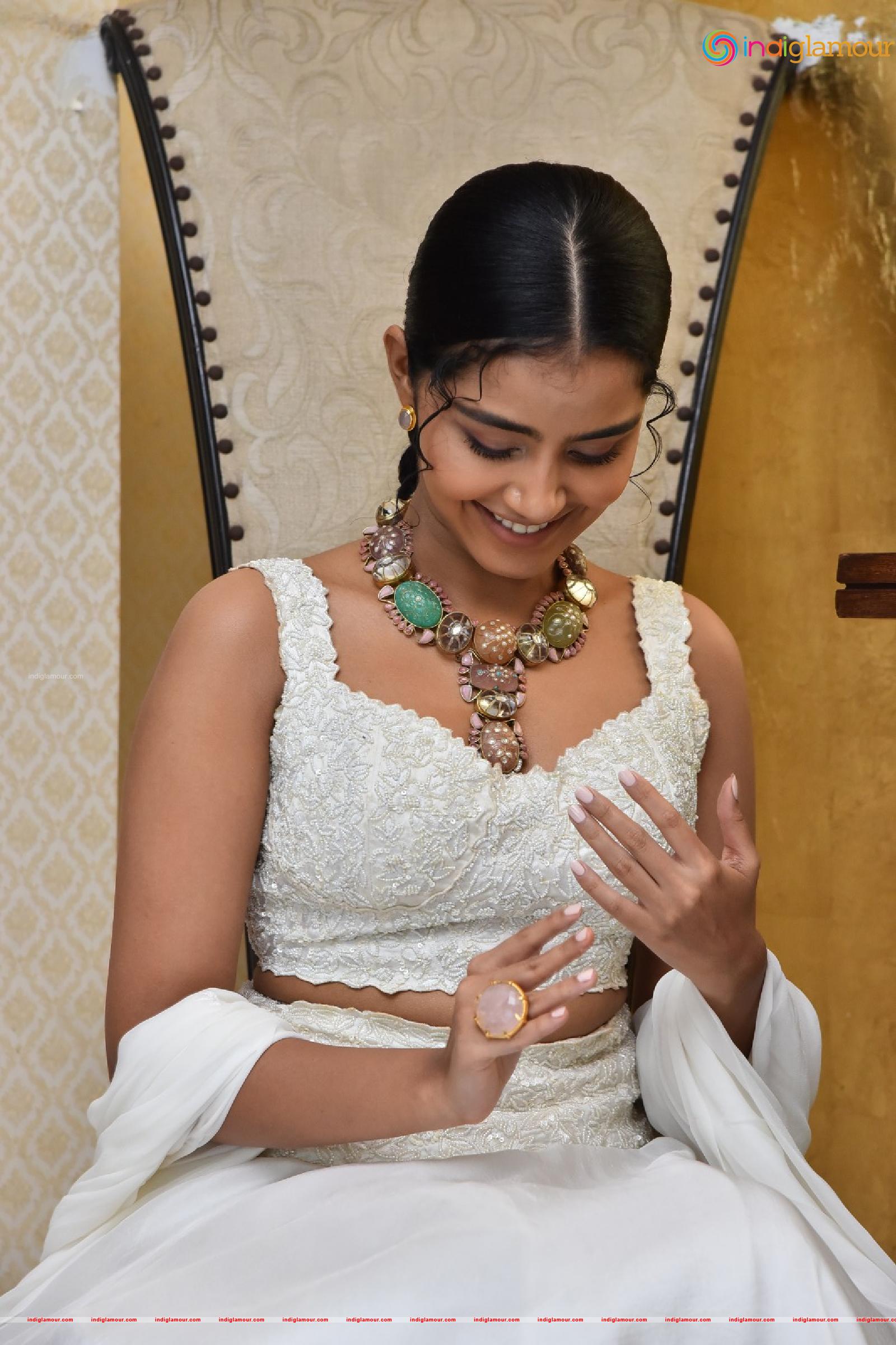 Anupama Parameswaran Actress hd photo