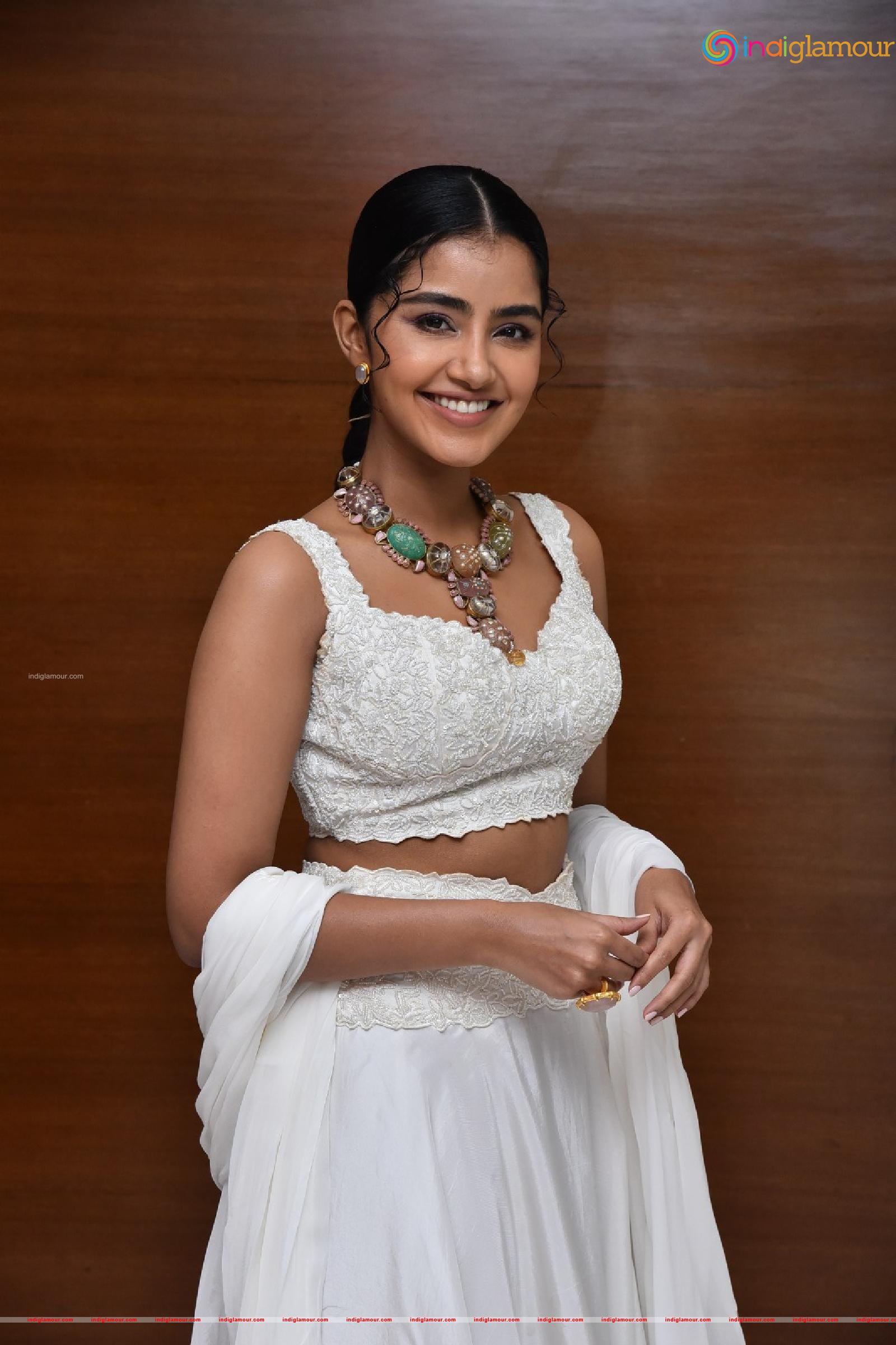 Anupama Parameswaran Actress hd photo