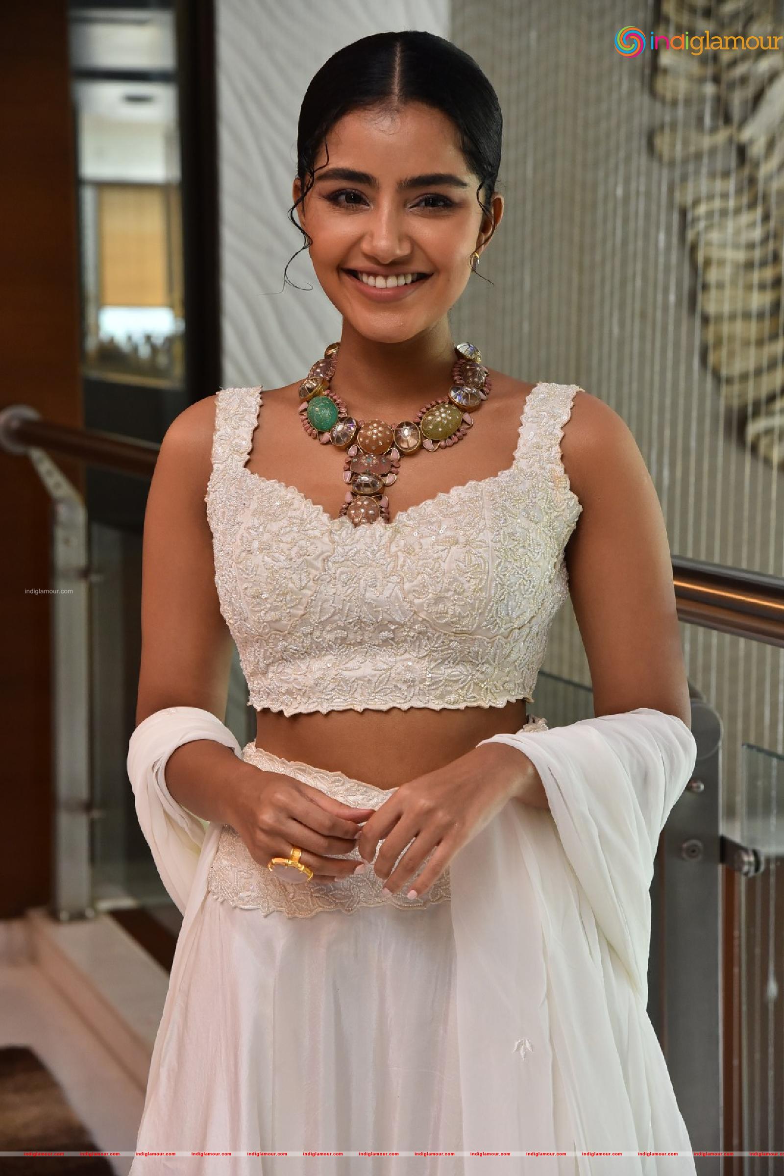 Anupama Parameswaran Actress hd photo