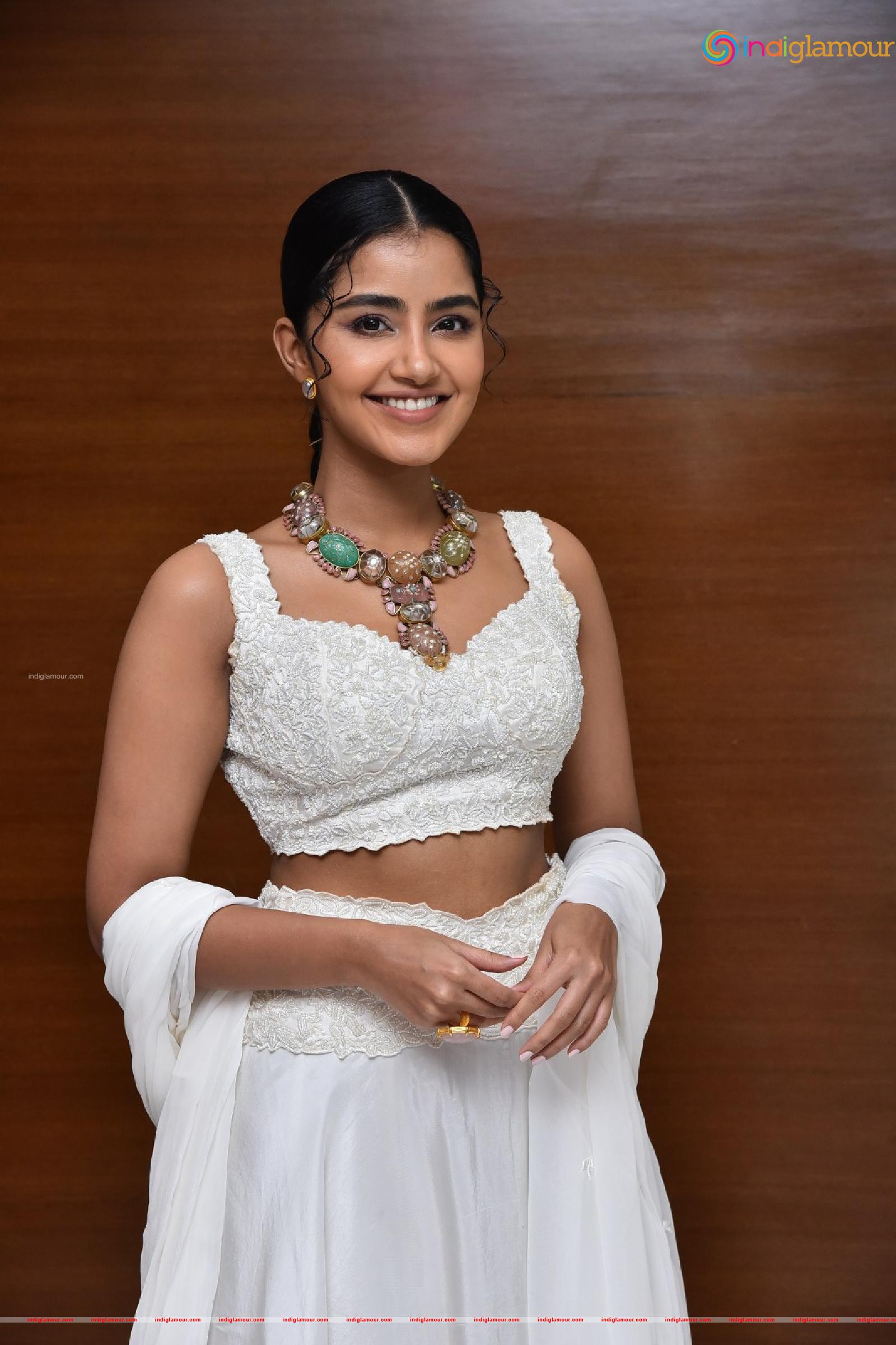 Anupama Parameswaran Actress hd photo