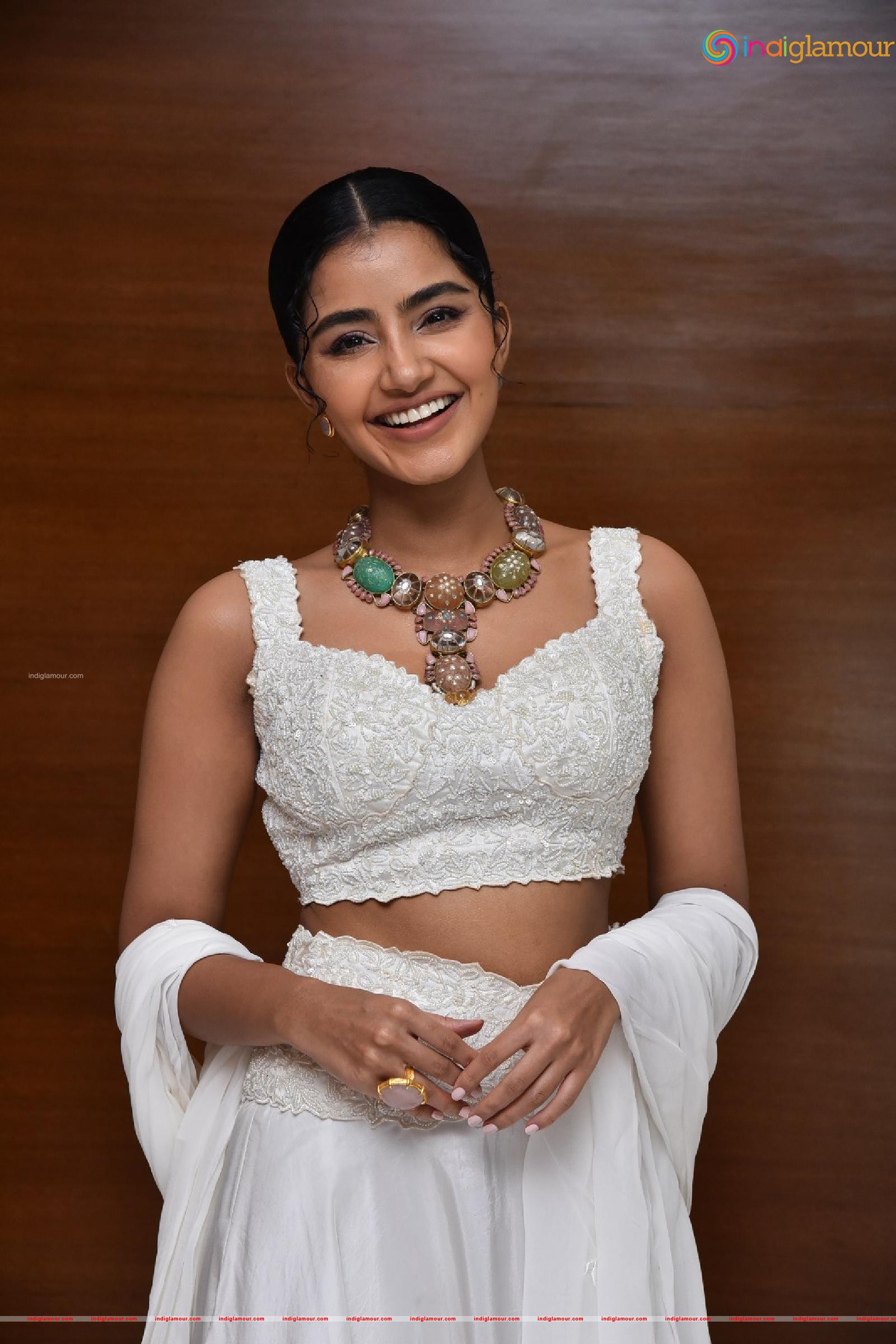 Anupama Parameswaran Actress hd photo