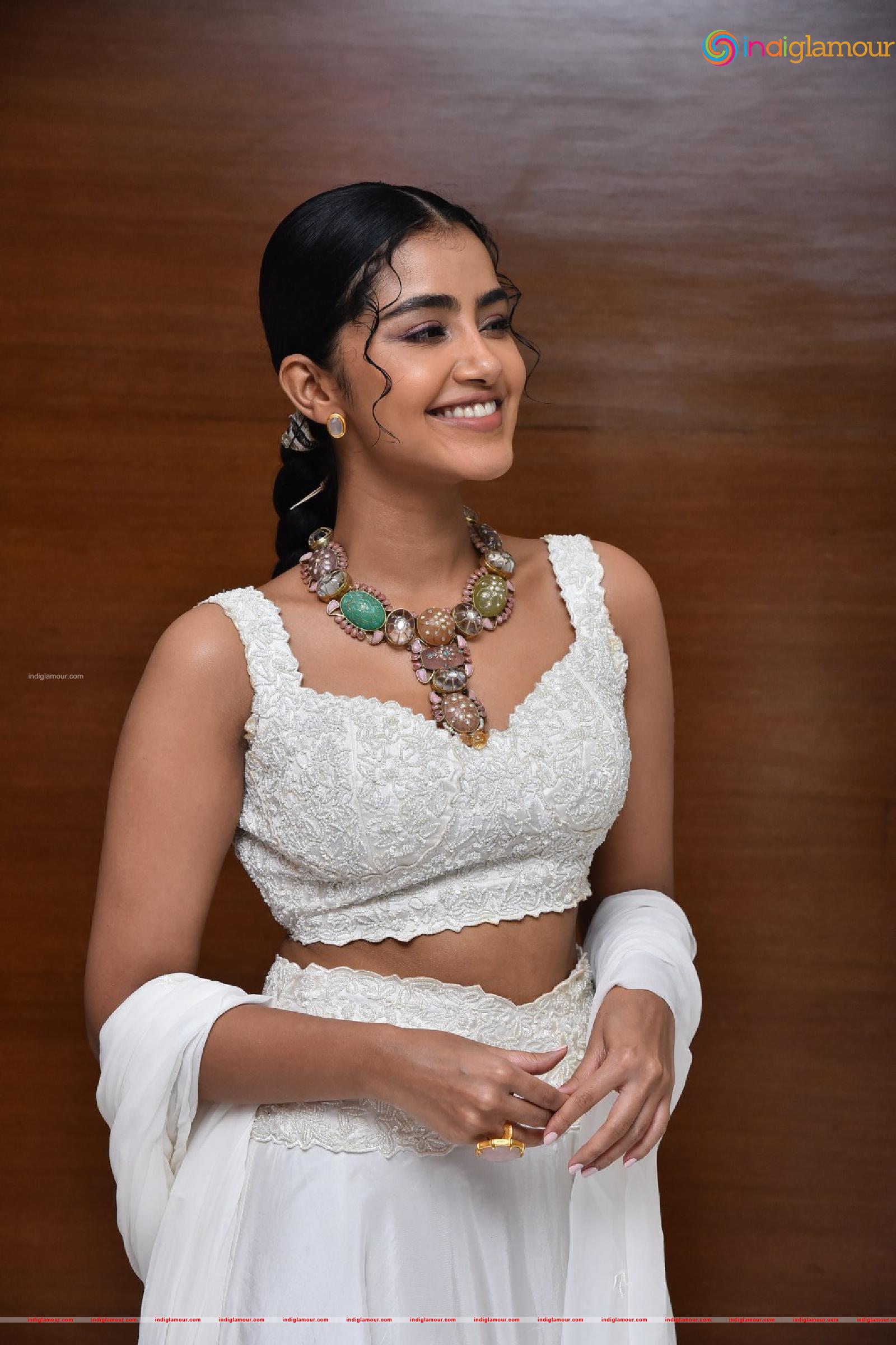 Anupama Parameswaran Actress hd photo