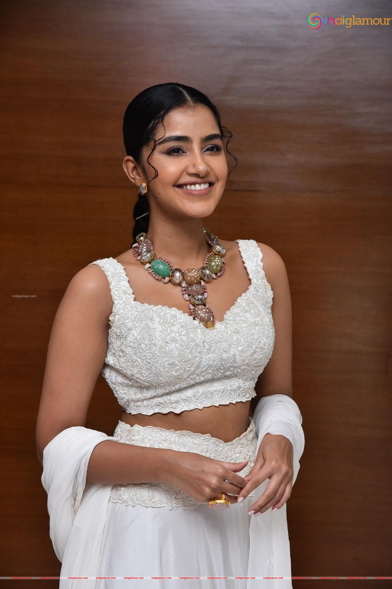 Anupama Parameswaran Actress hd photo